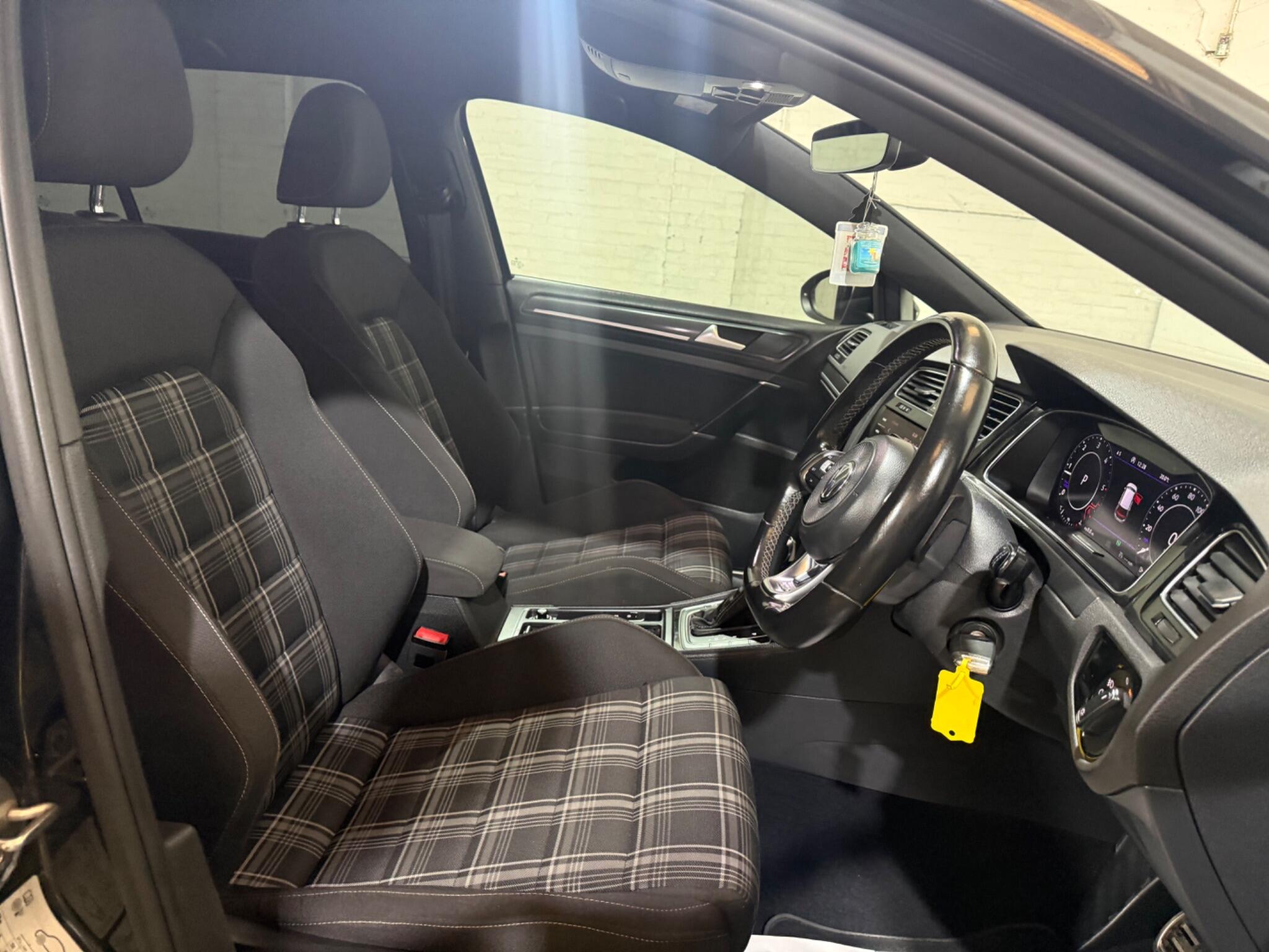 Volkswagen Golf view 22