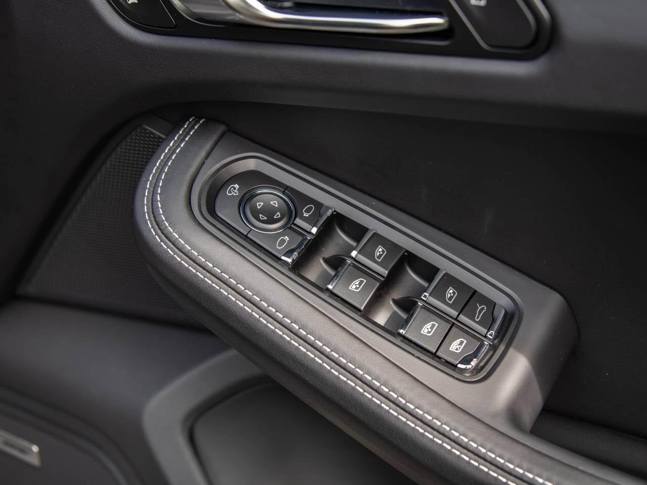 Porsche Macan view 31