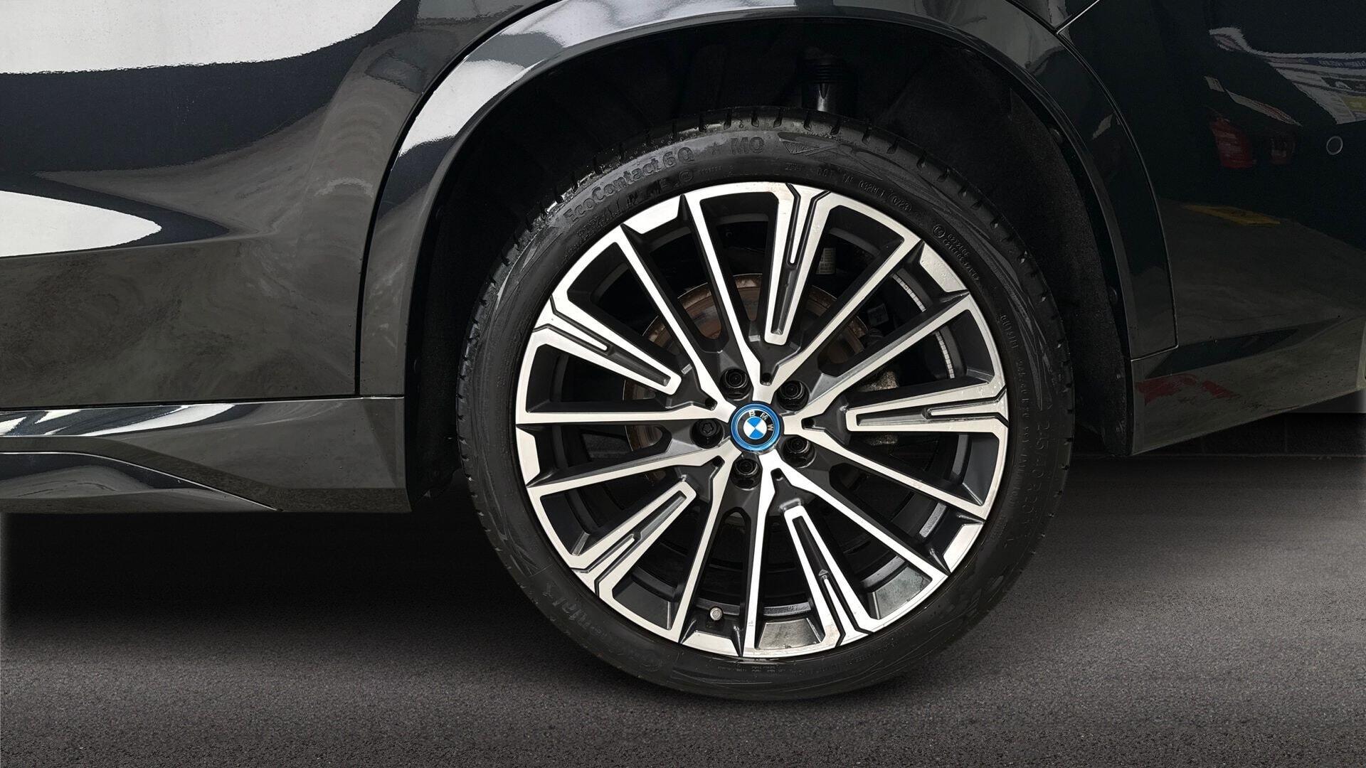 BMW Ix1 view 14