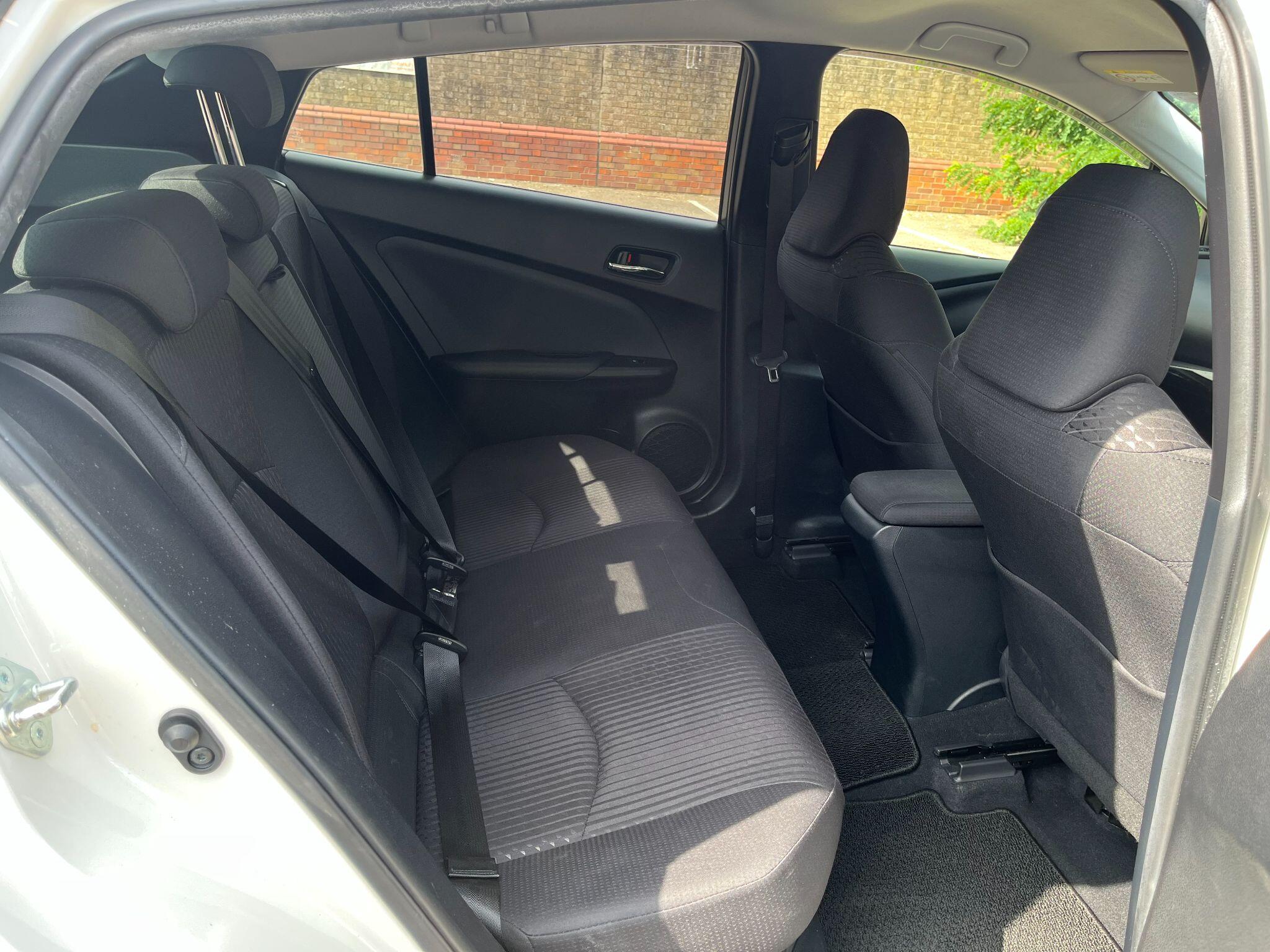 Toyota Prius view 13