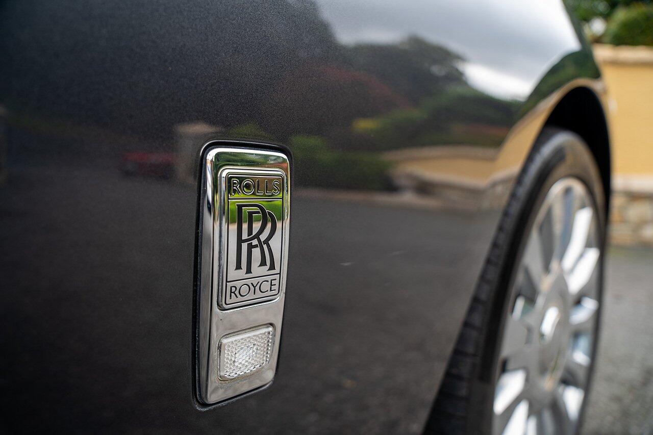 Rolls-Royce Phantom view 6