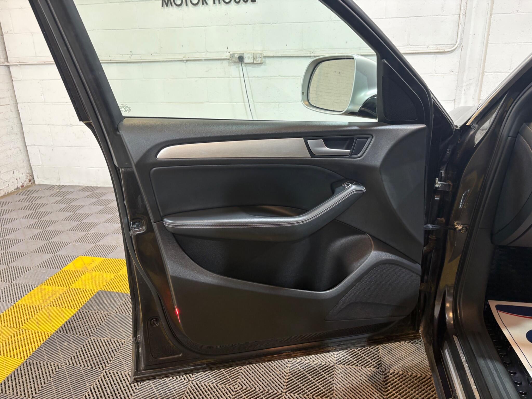 Audi SQ5 view 42