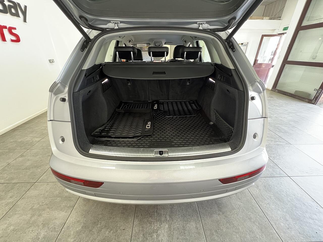 Audi Q5 view 16