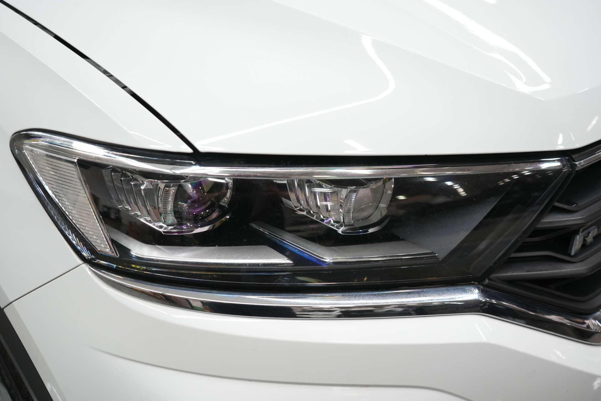 Volkswagen T-Roc view 6