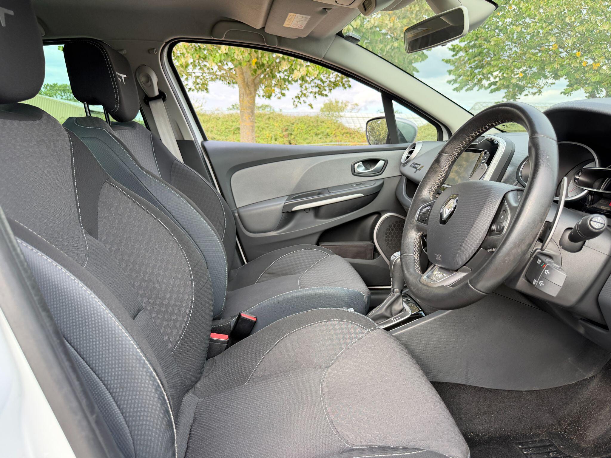 Renault Clio view 23