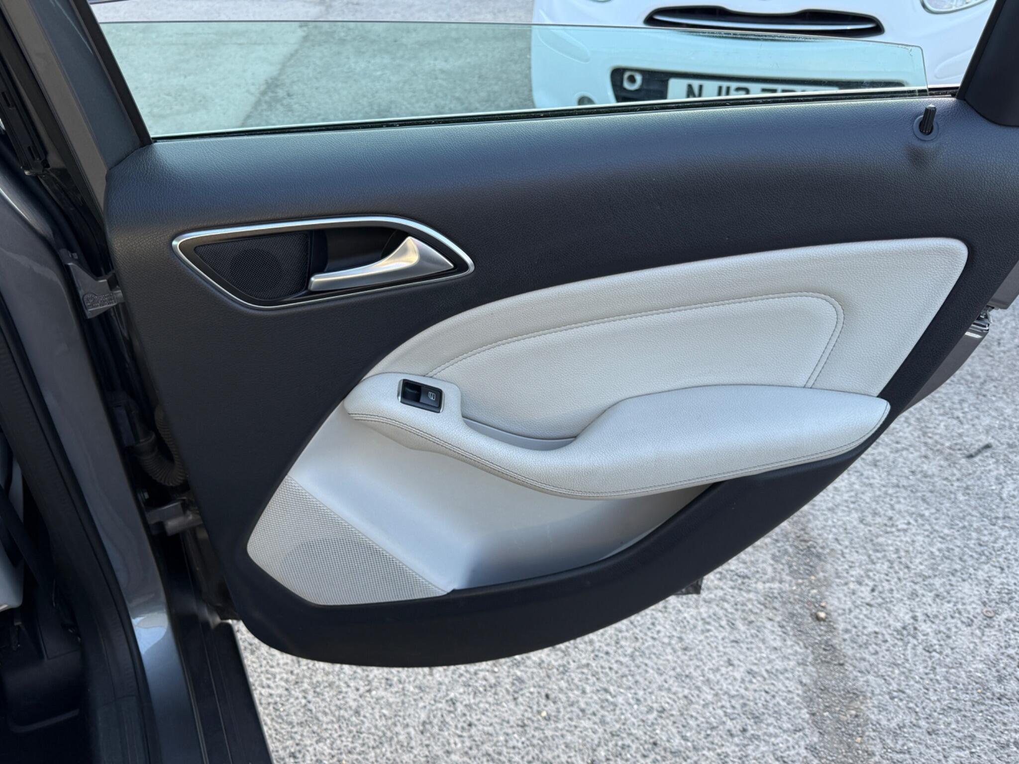 Mercedes-Benz B Class - Image 44