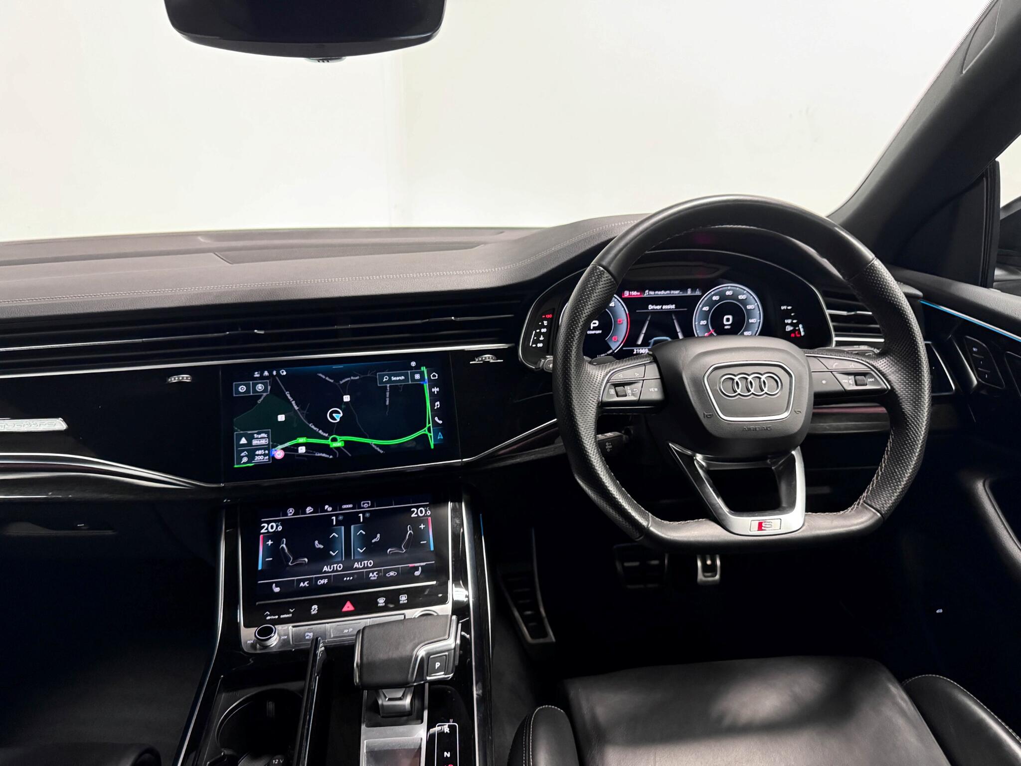 Audi Q8 view 30