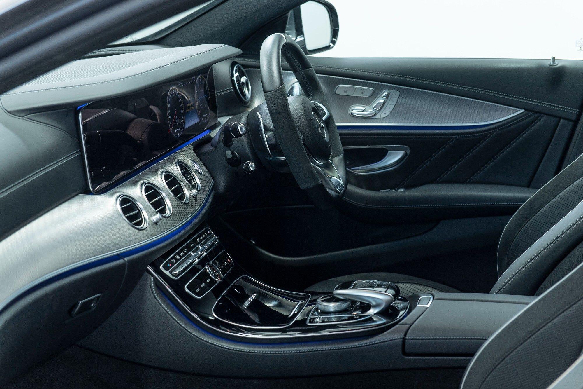 Mercedes-Benz E Class view 30