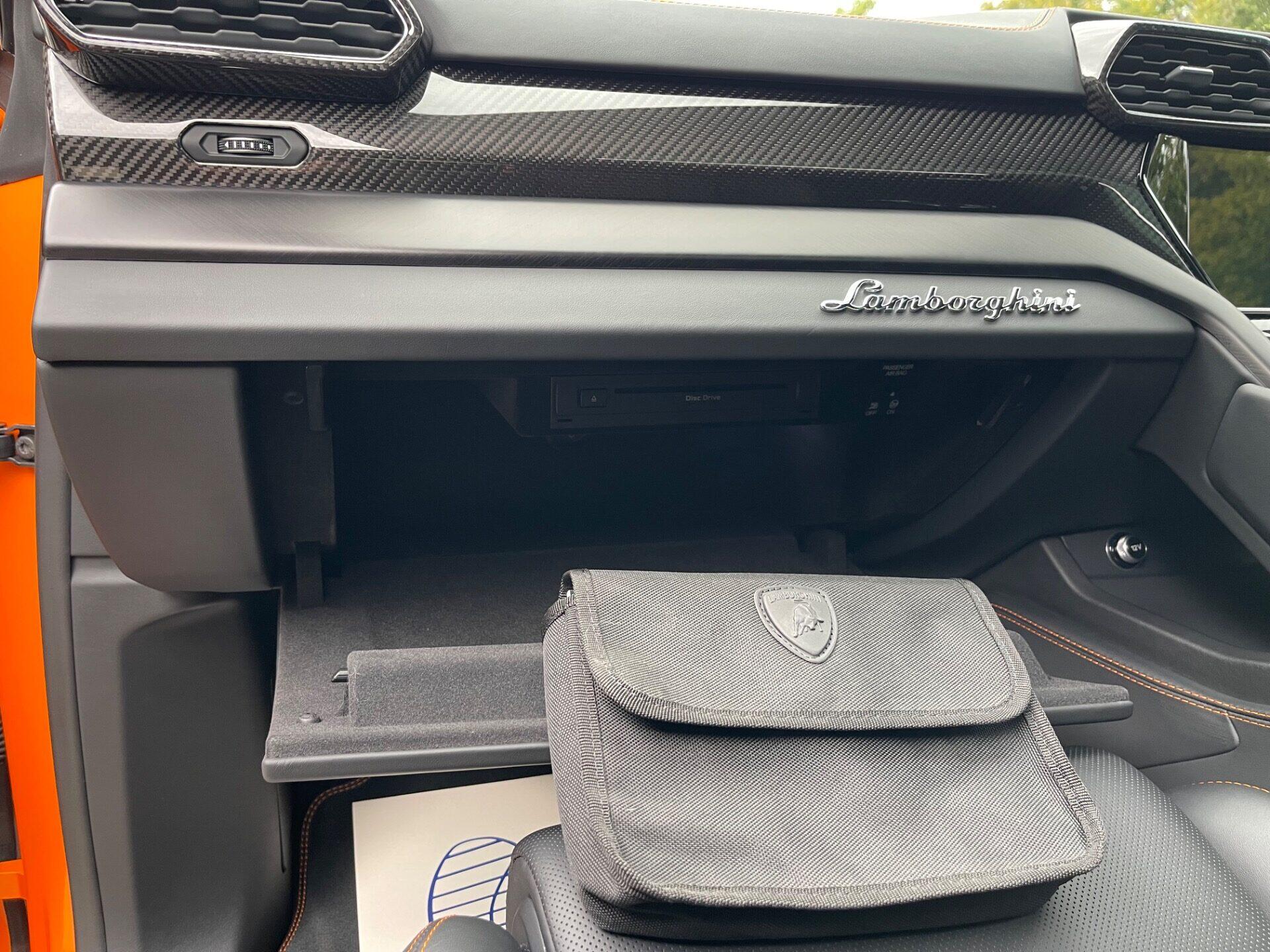 Lamborghini Urus view 77
