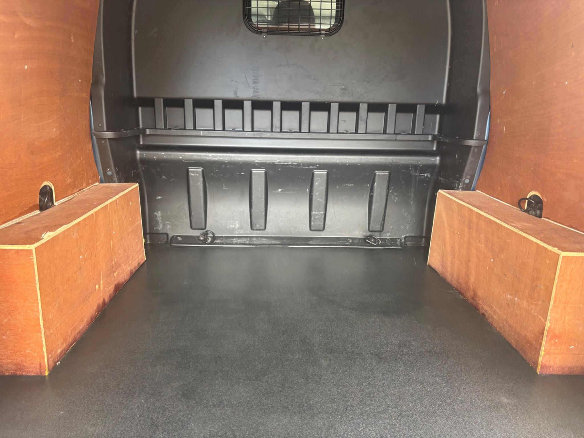 Ford Transit Custom view 44