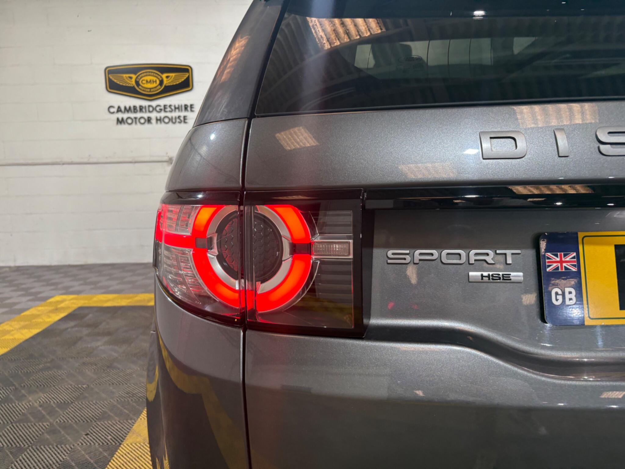 Land Rover Discovery Sport view 76