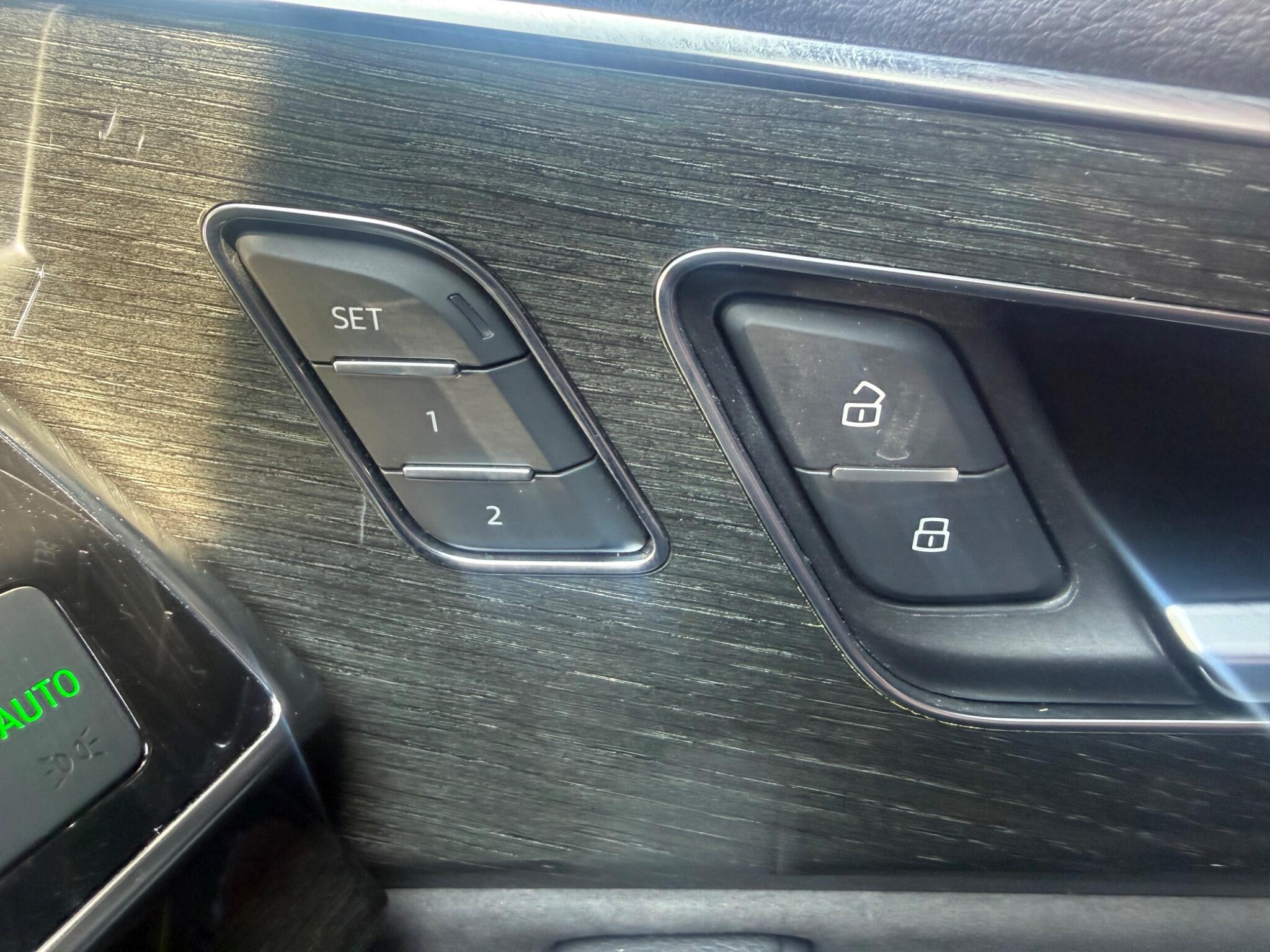 Audi Q7 view 16