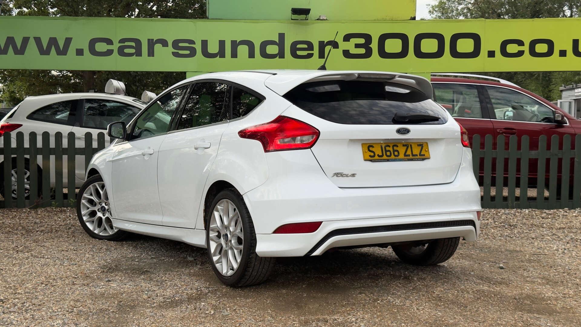 Ford Focus view 6