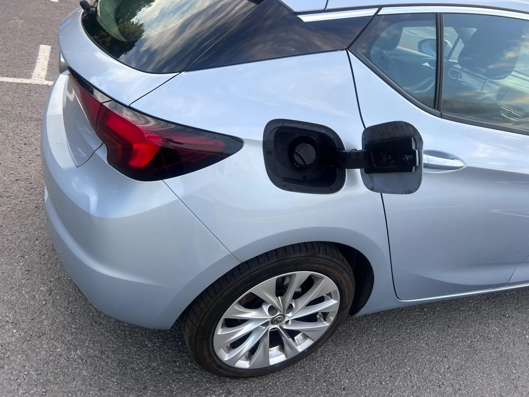 2017 Vauxhall Astra 1.4i Design Euro 6 5dr • 48,900 miles image 29