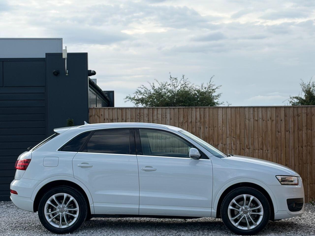 Audi Q3 view 9