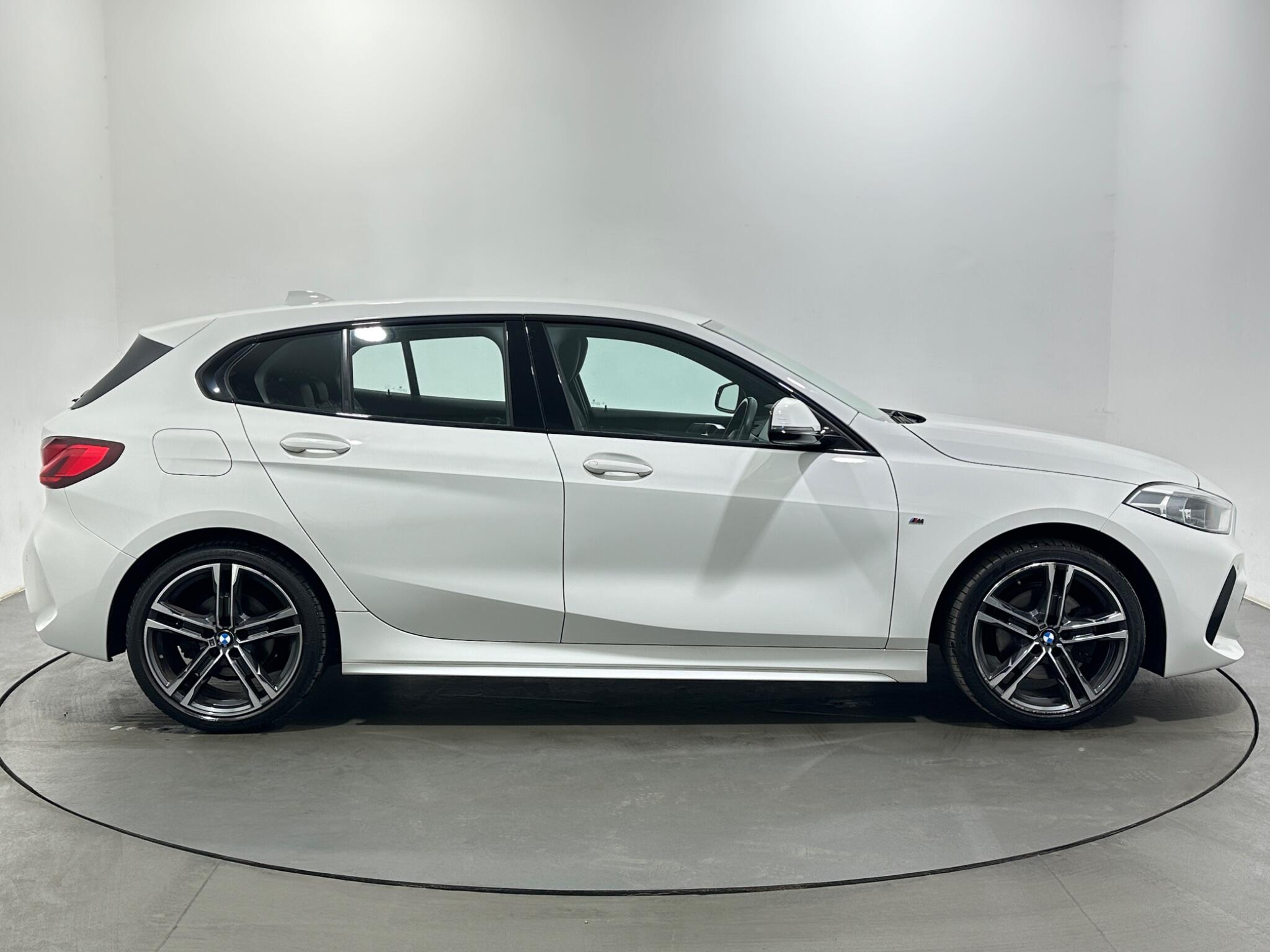 BMW 1 Series view 9