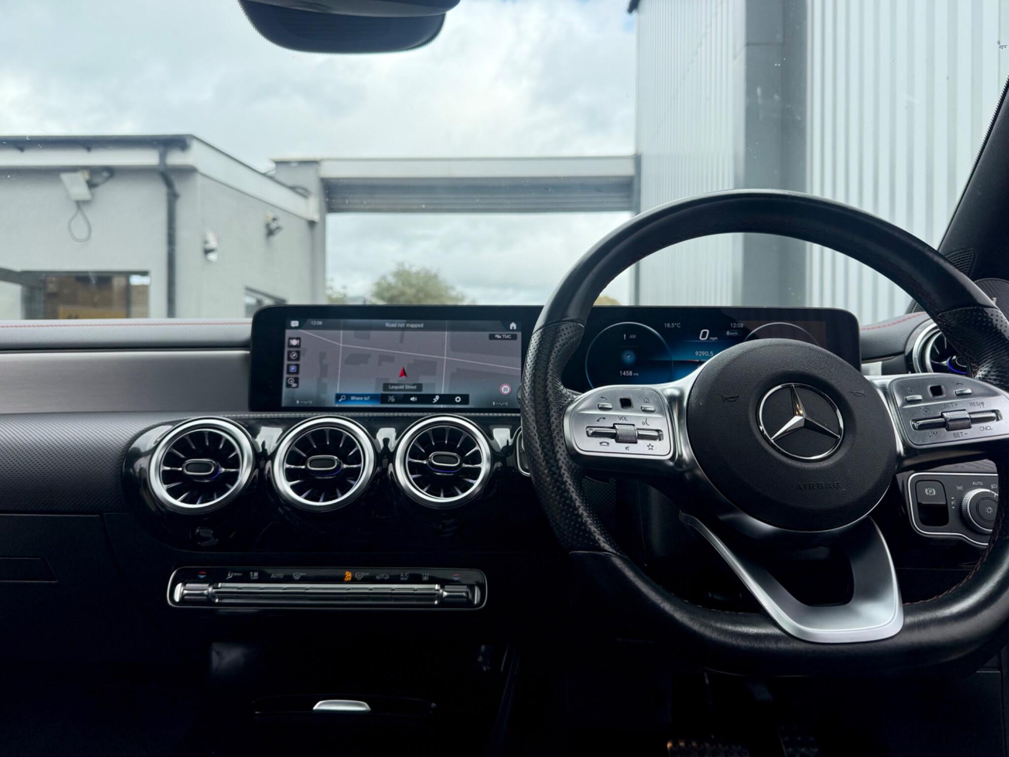 Mercedes-Benz Cla view 10
