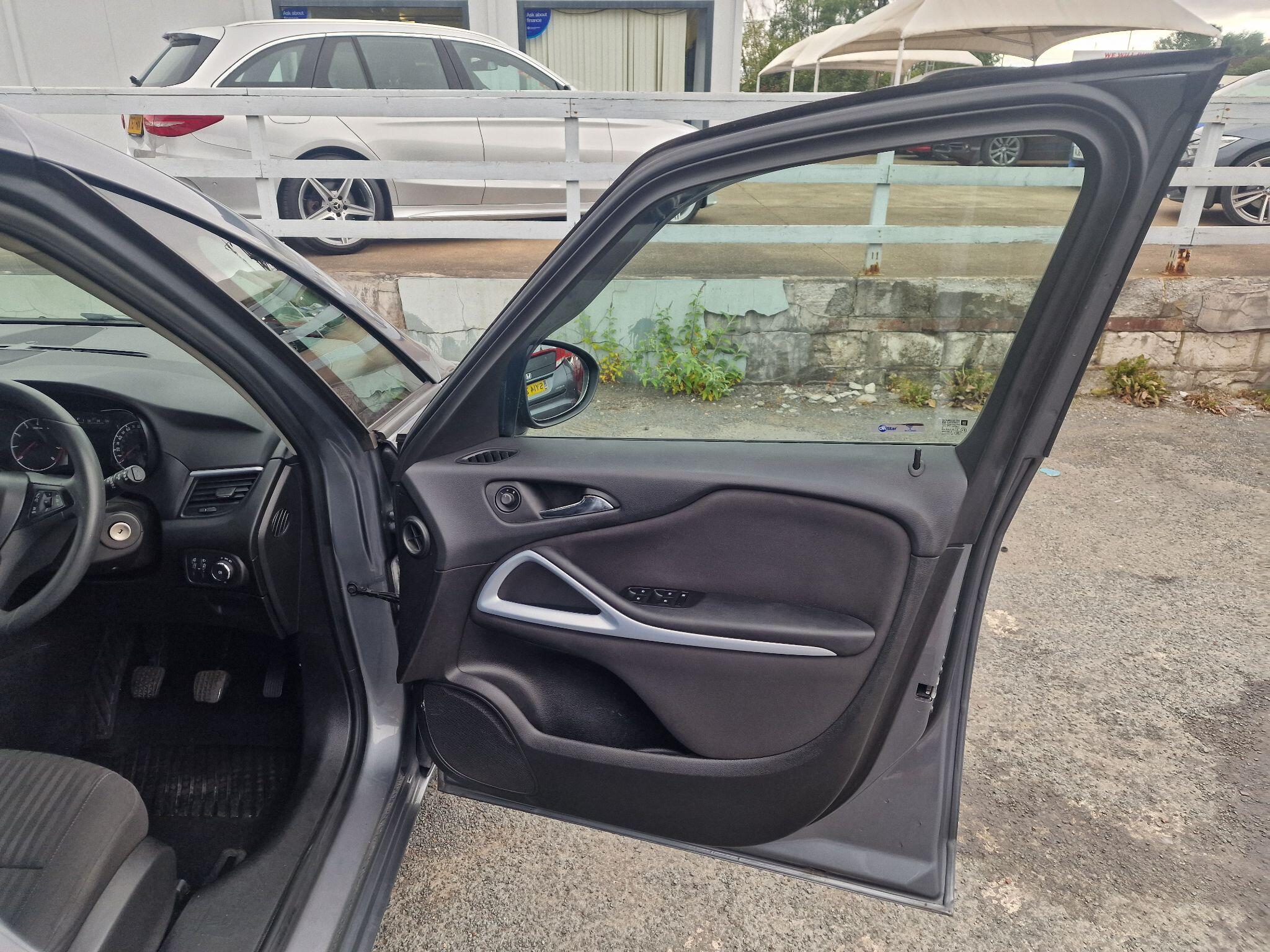 Vauxhall Zafira Tourer view 38