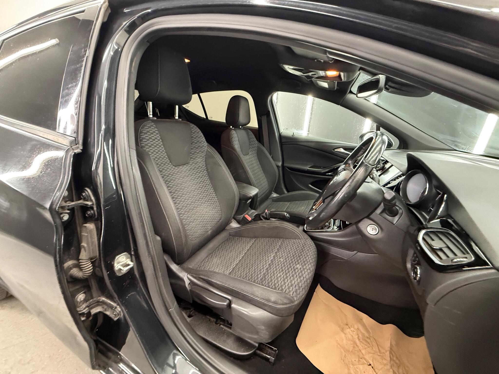 Vauxhall Astra view 22