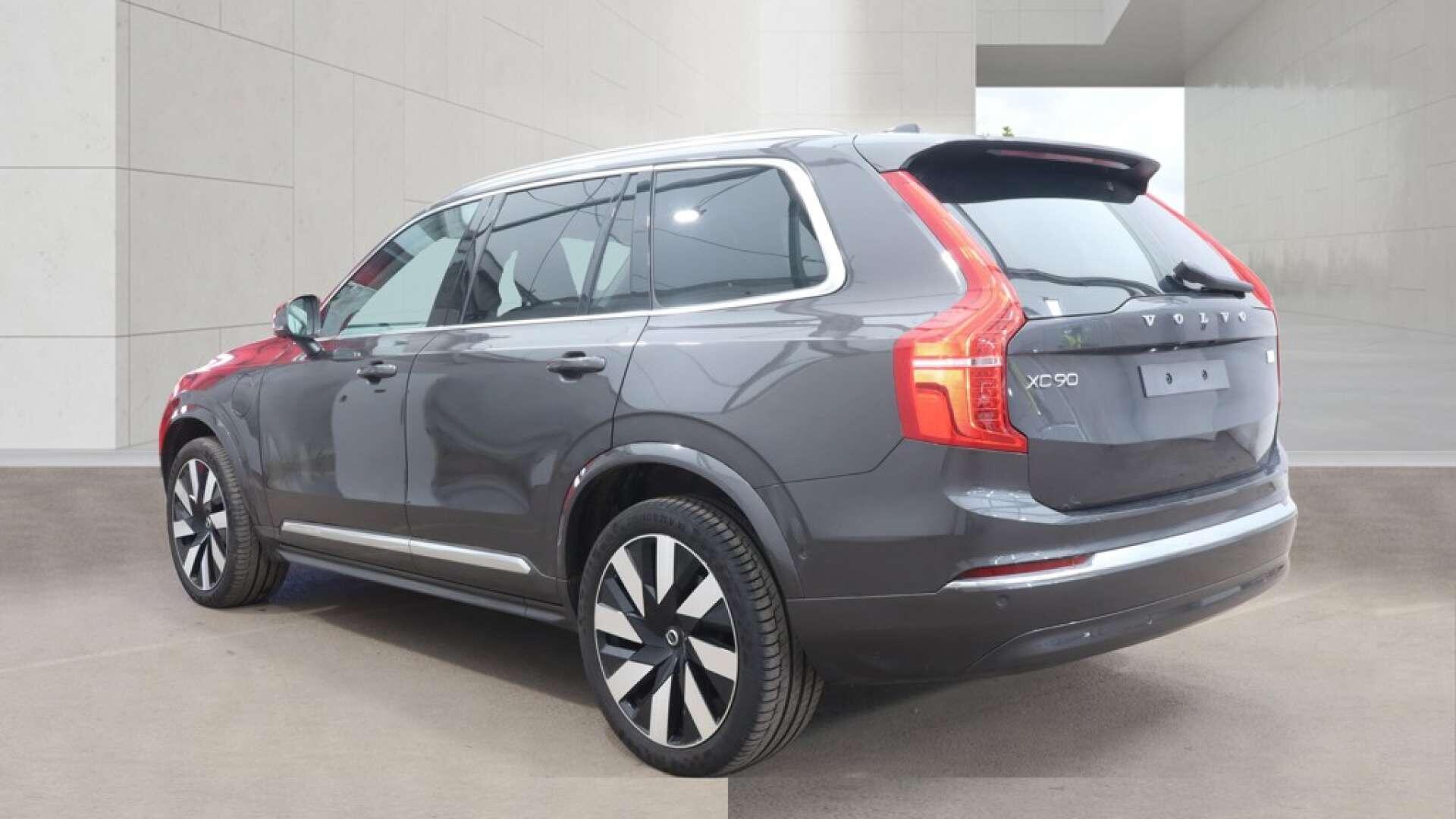 Volvo XC90 view 5