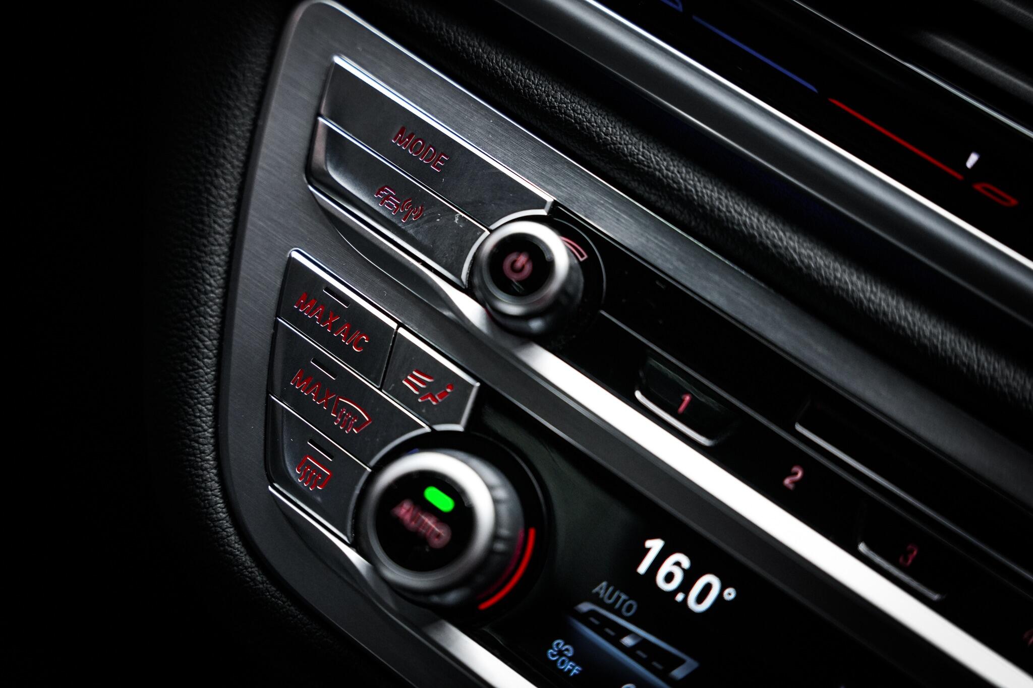 BMW 7 Series view 44