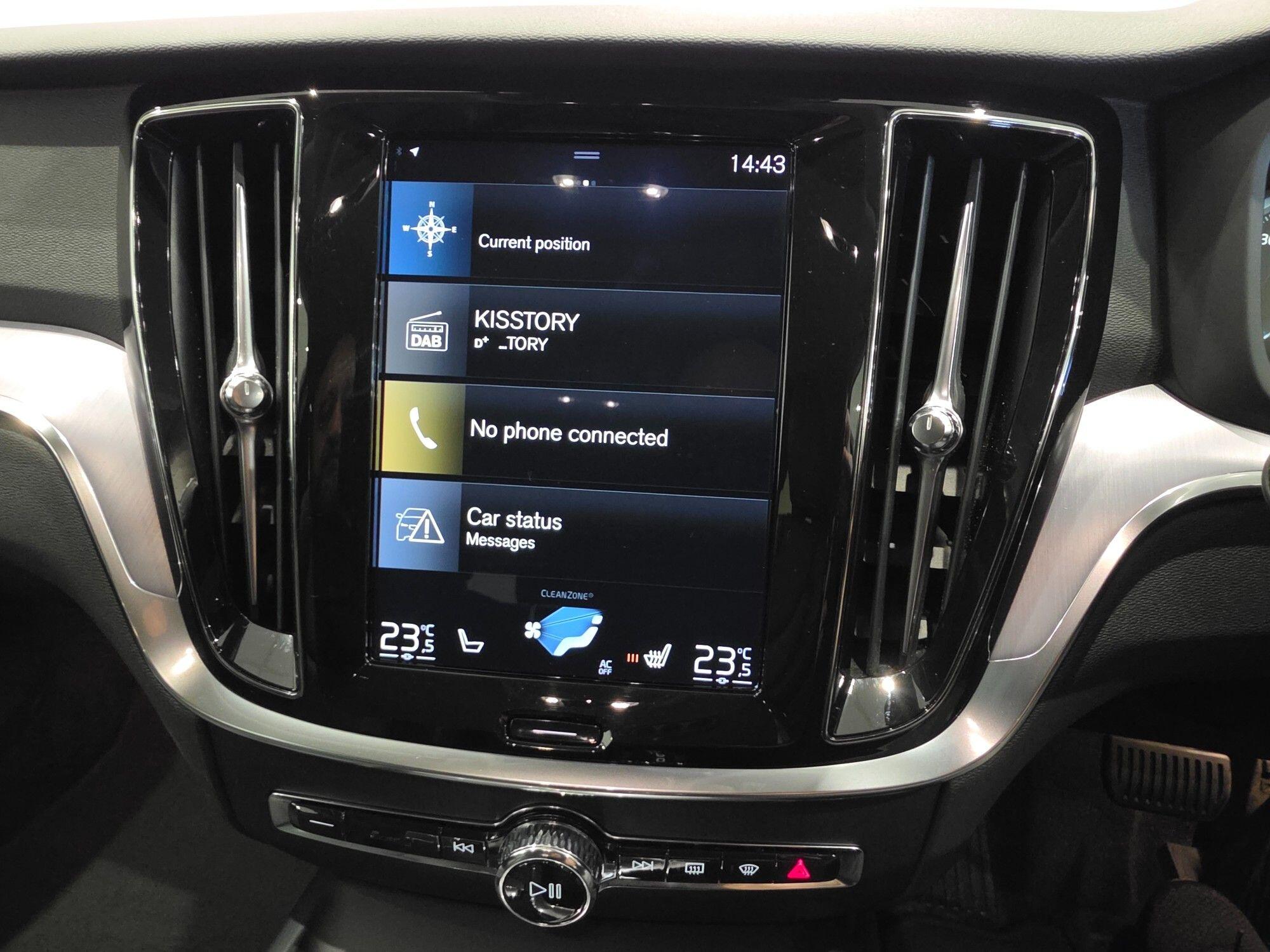 Volvo V60 Cross Country view 29