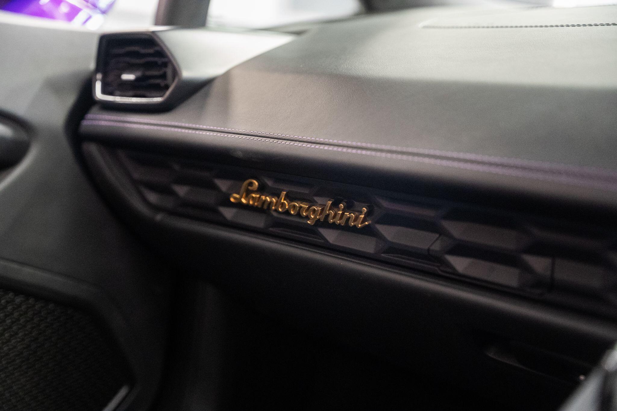 Lamborghini Huracan view 44