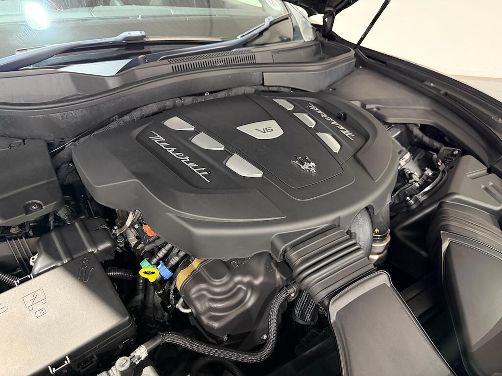 Maserati Levante view 56