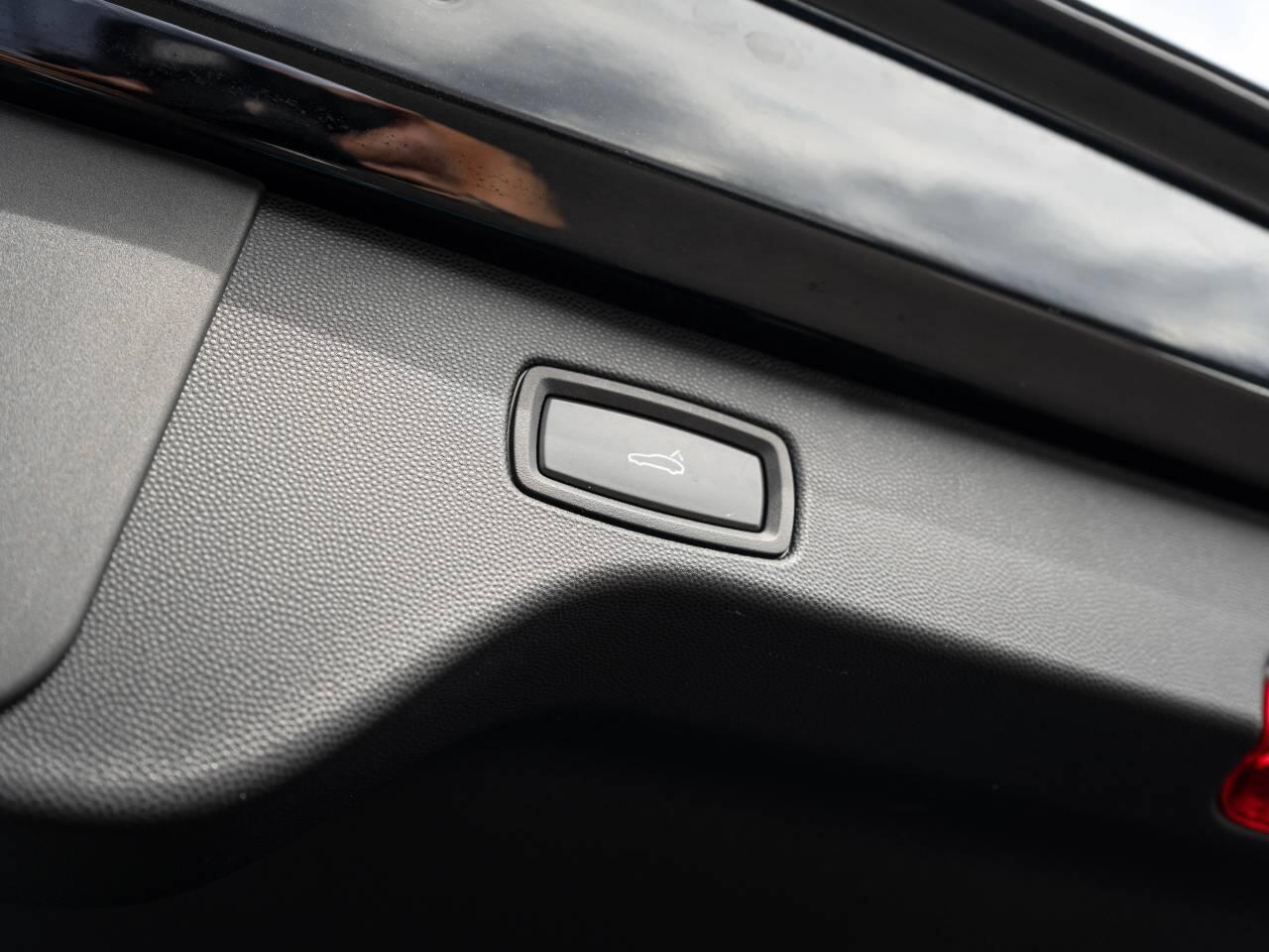 Porsche Macan view 40
