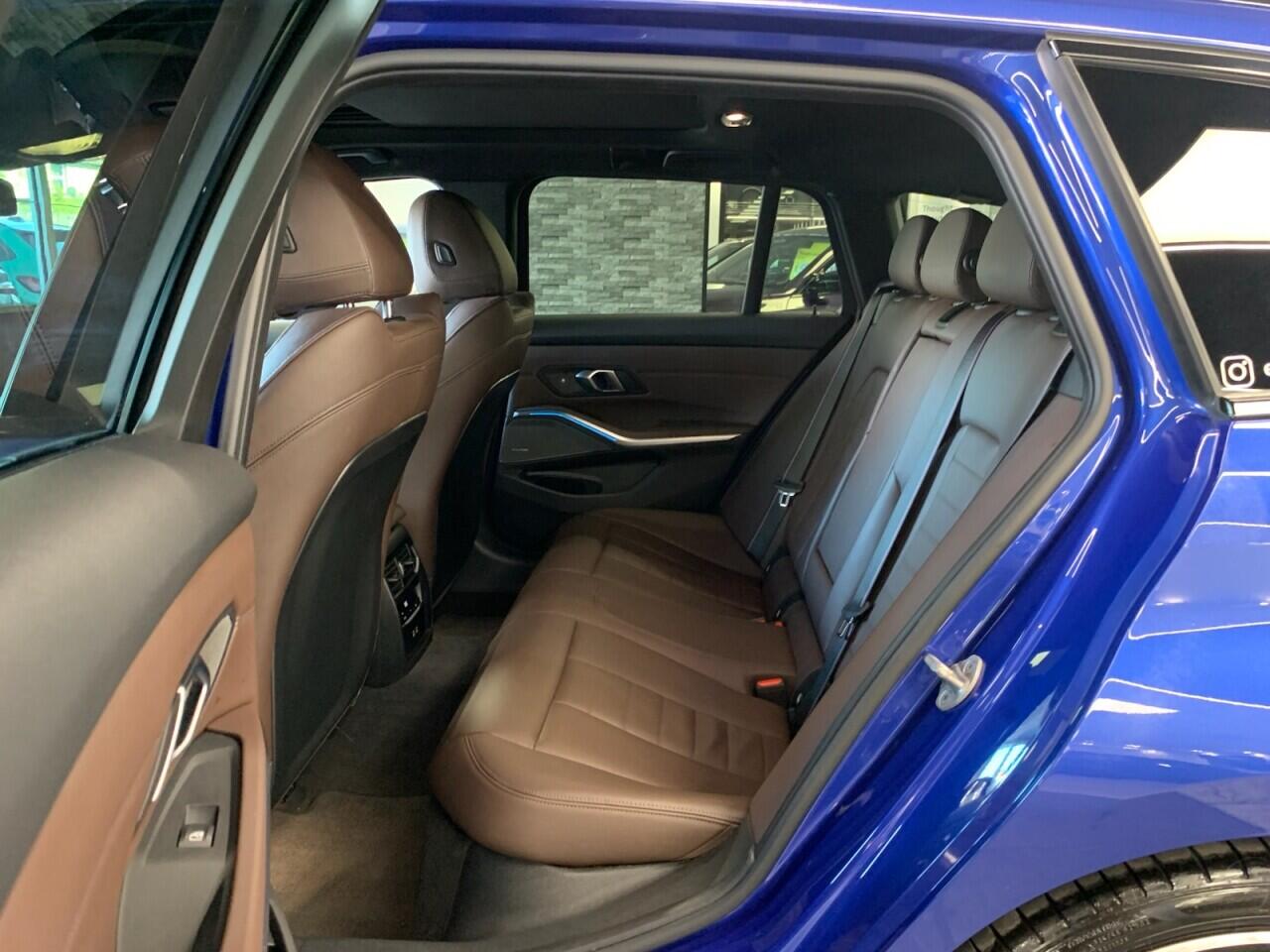 BMW 3 Series view 29