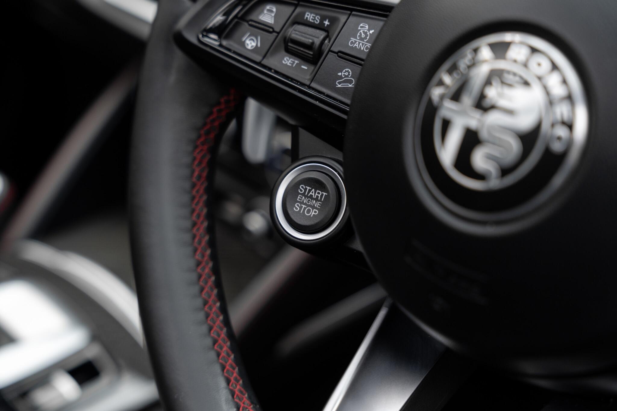 Alfa Romeo Stelvio view 28