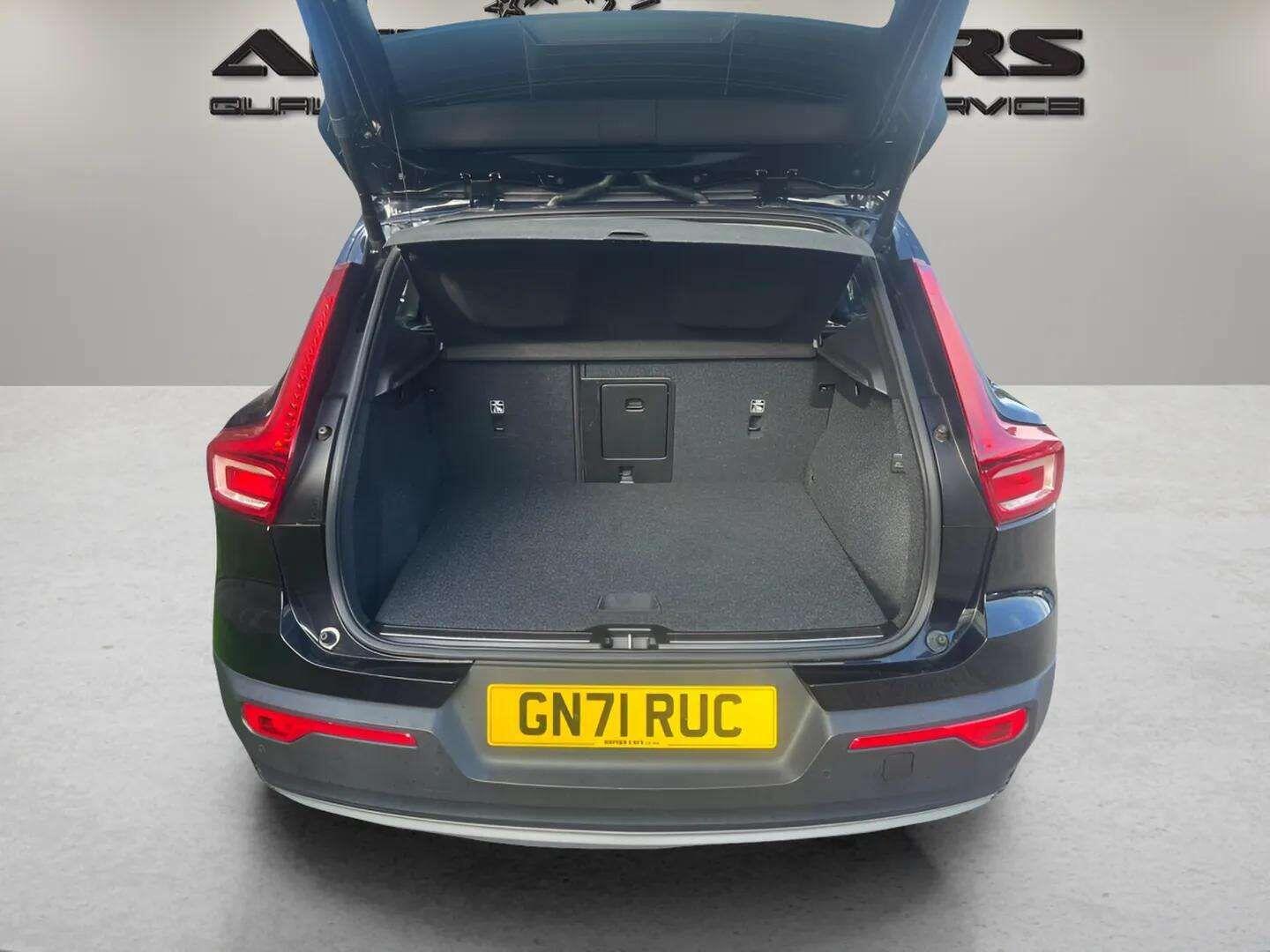 Volvo XC40 view 8