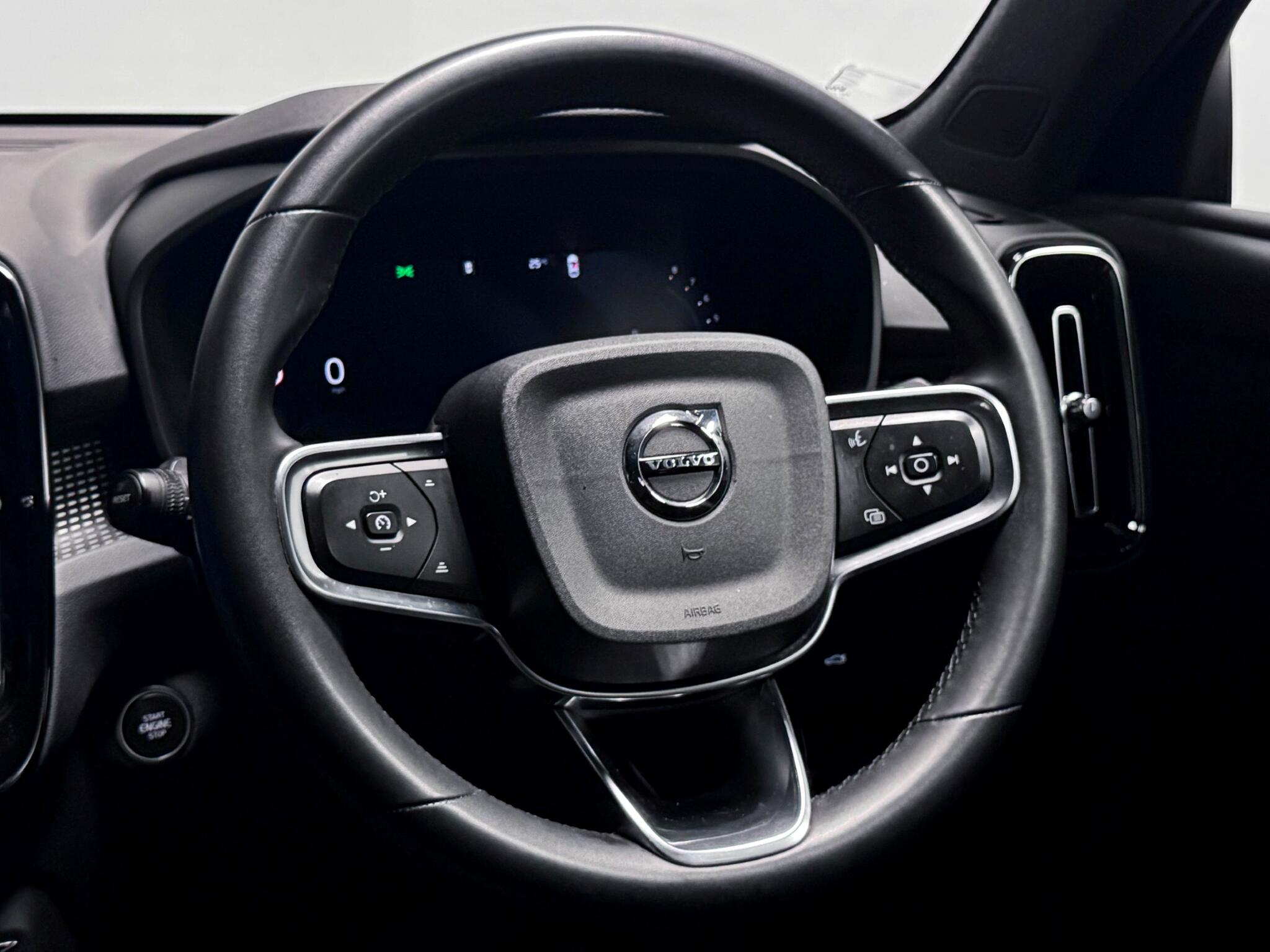 Volvo XC40 view 17