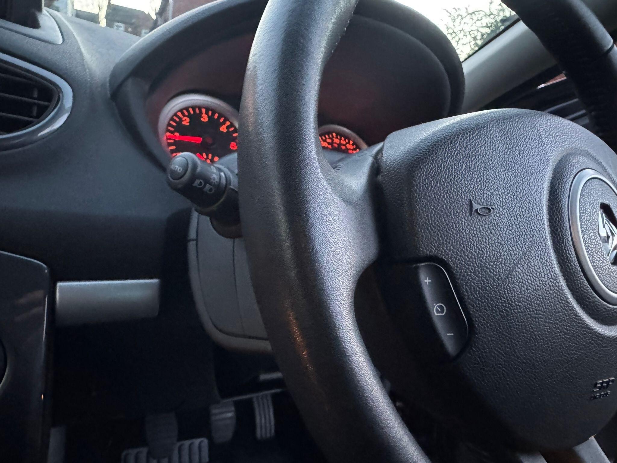 2010 Renault Clio image 21
