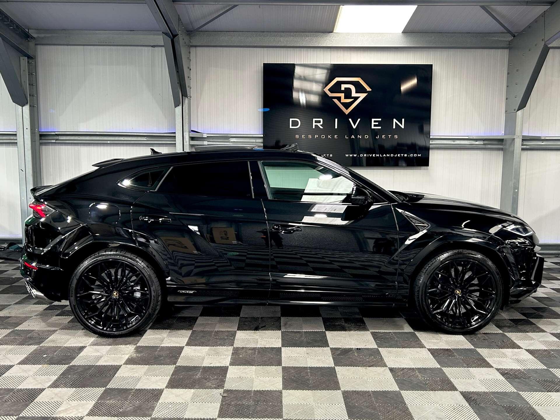 Lamborghini Urus view 16
