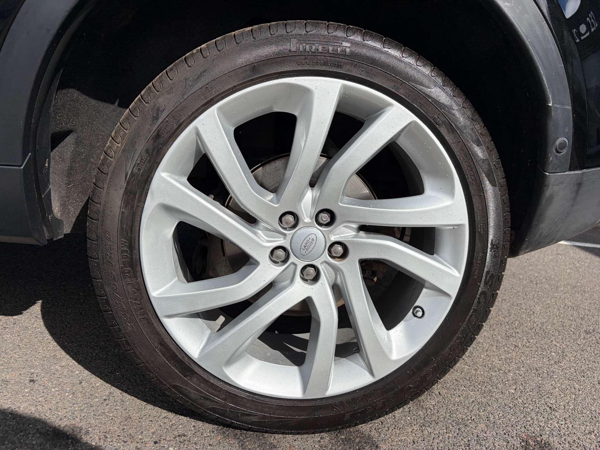 Land Rover Discovery Sport view 12