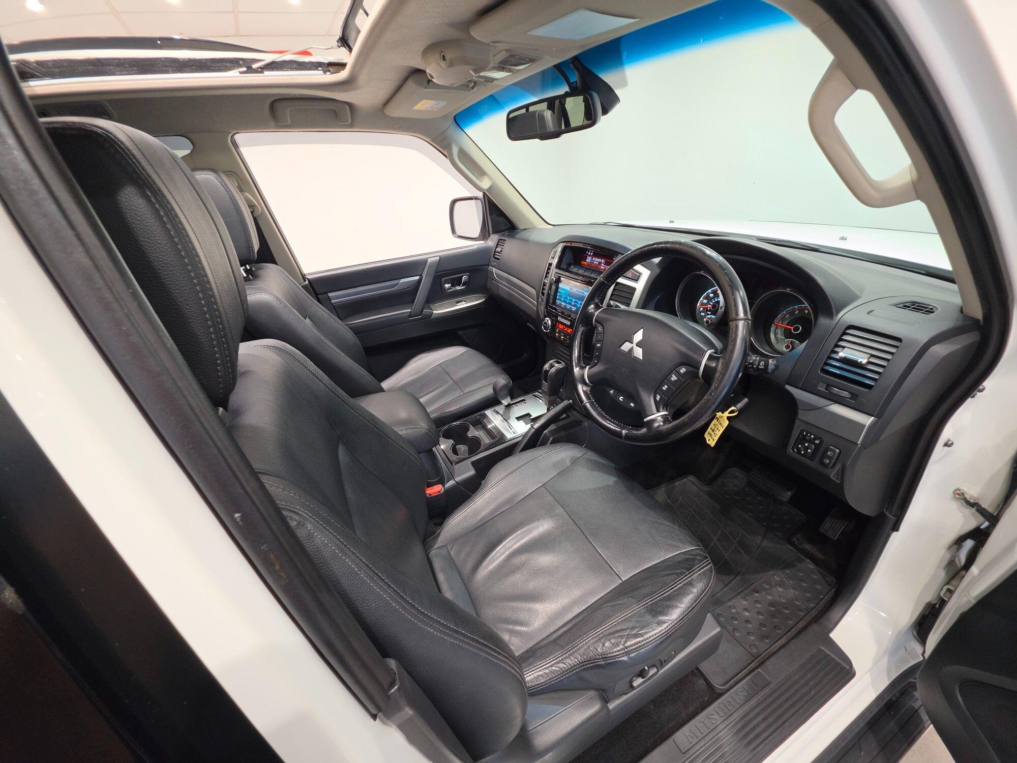 Mitsubishi Shogun view 94