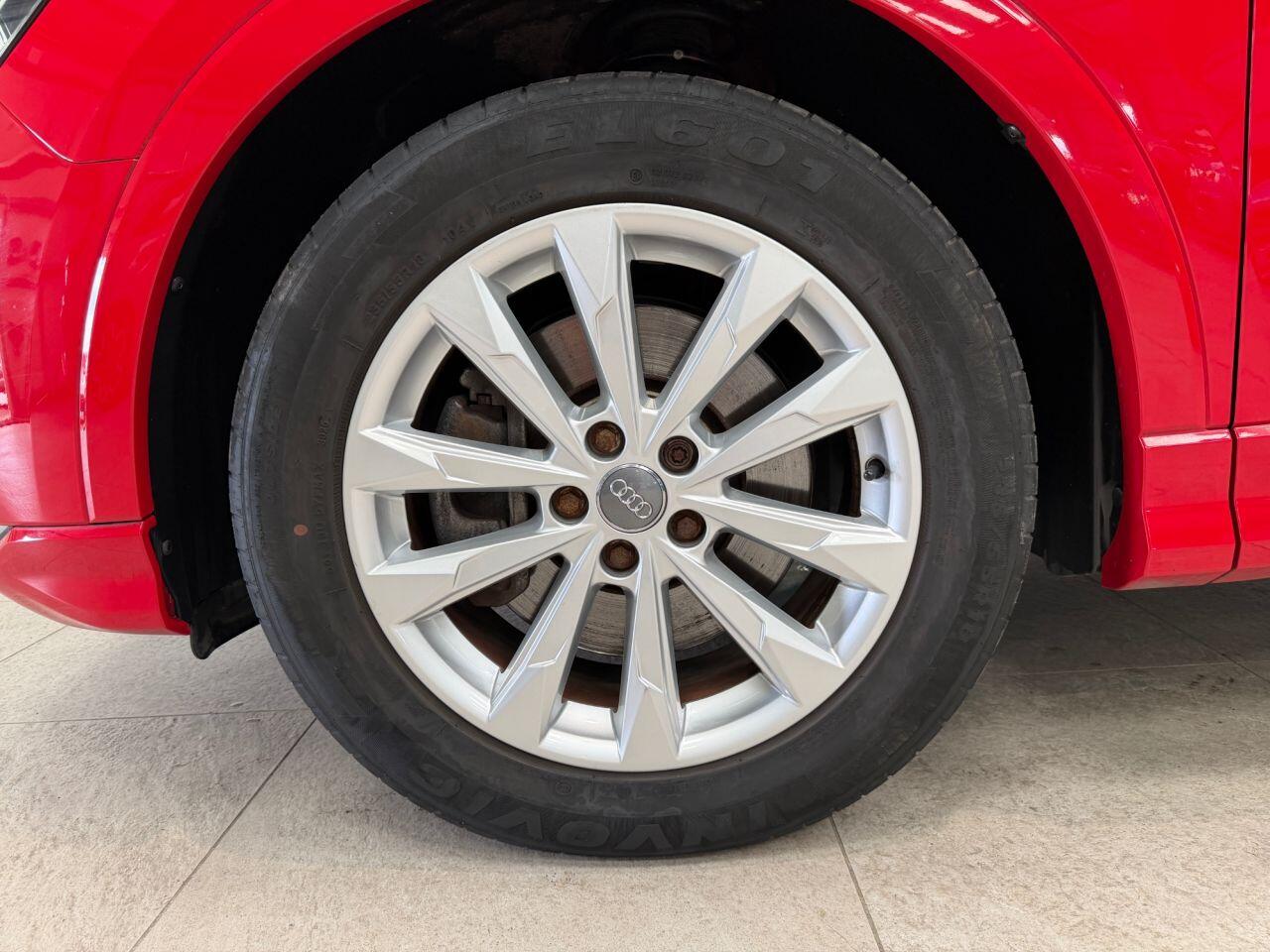 Audi Q3 view 10