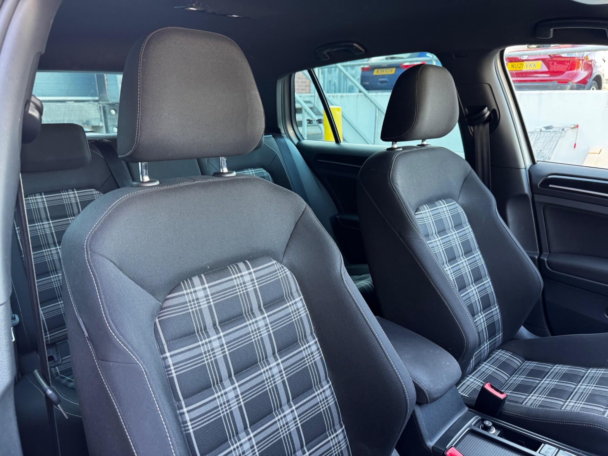 Volkswagen Golf view 22