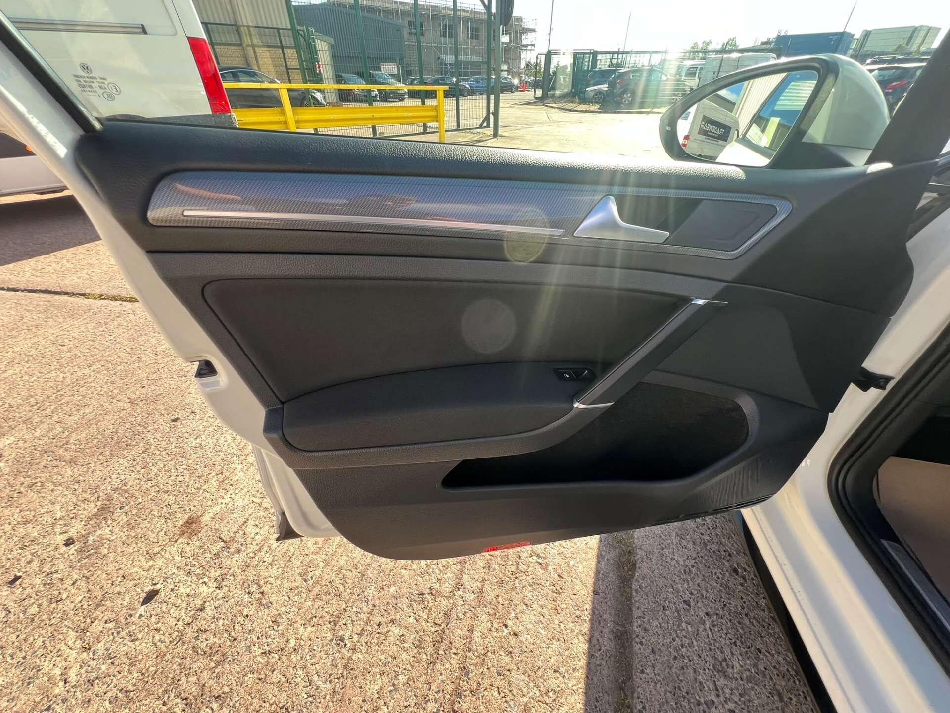 Volkswagen Golf view 41