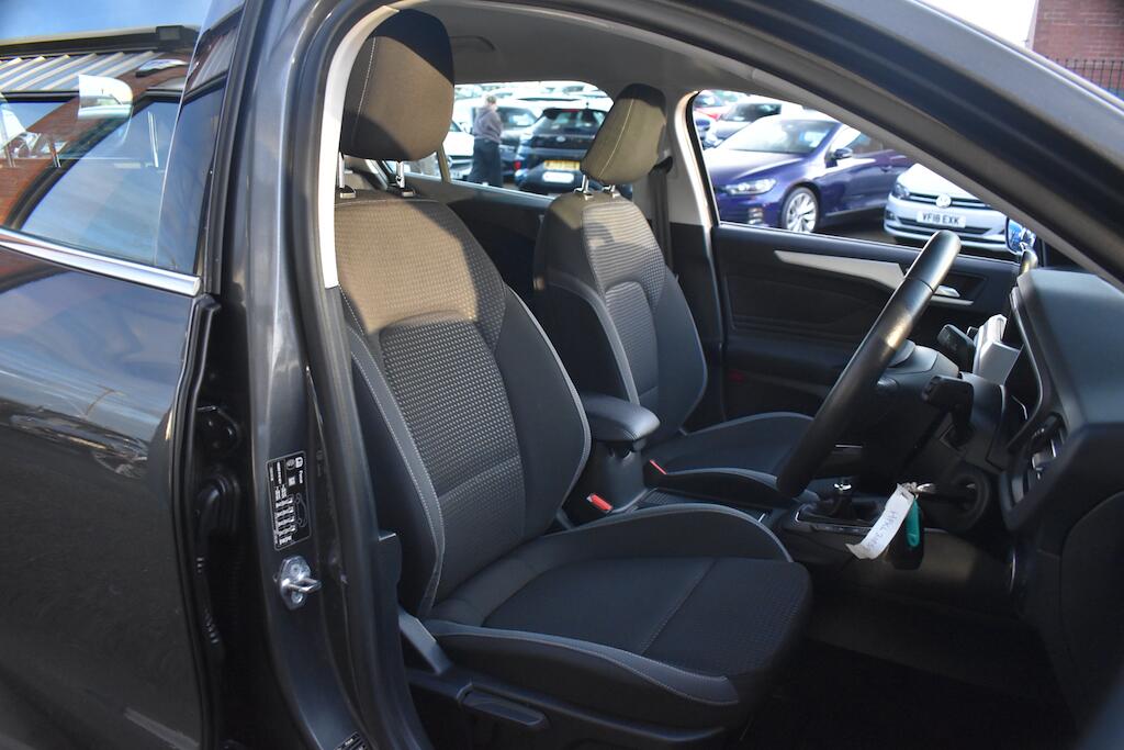 Ford Focus view 9