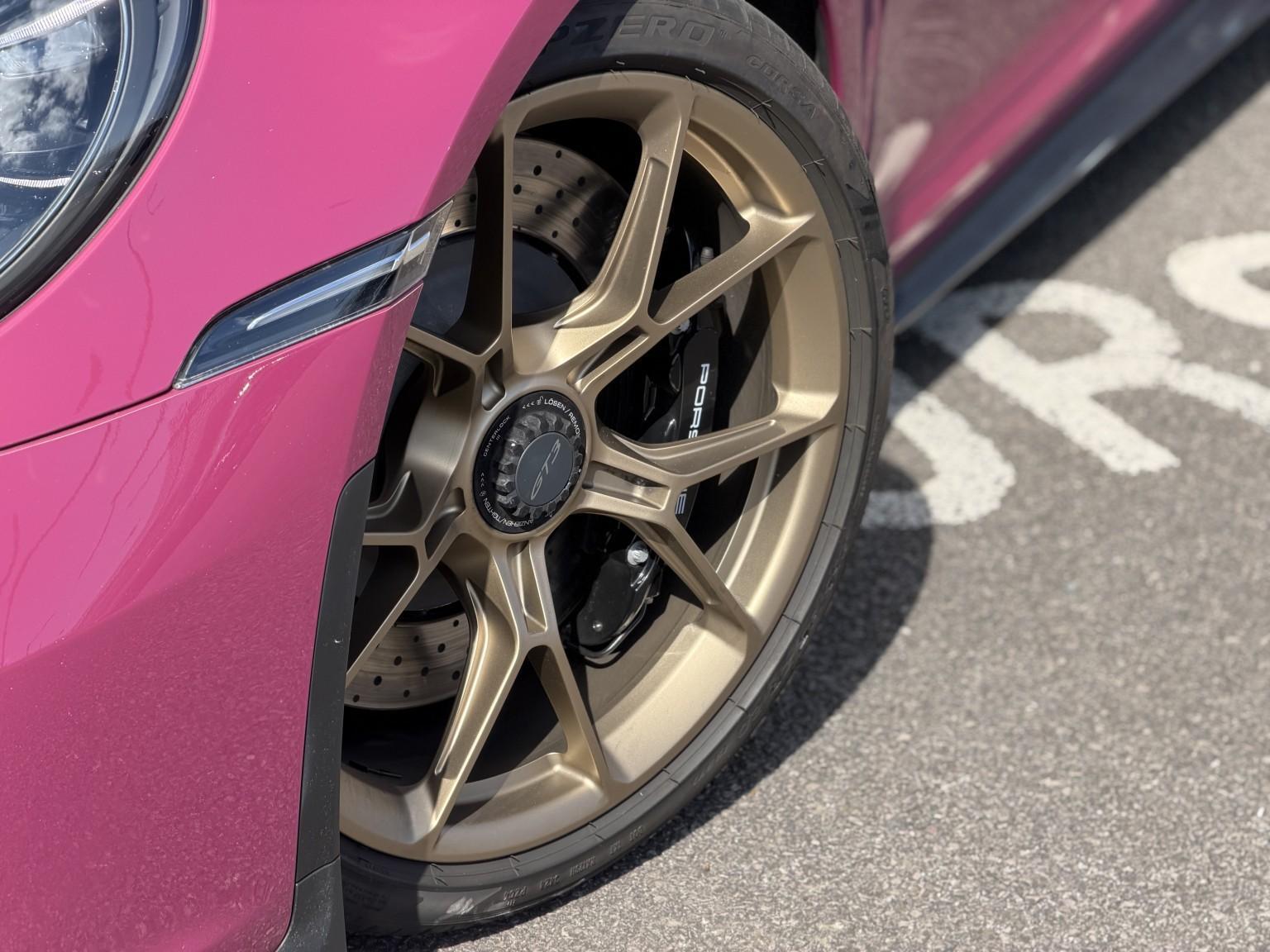 Porsche 911 view 18