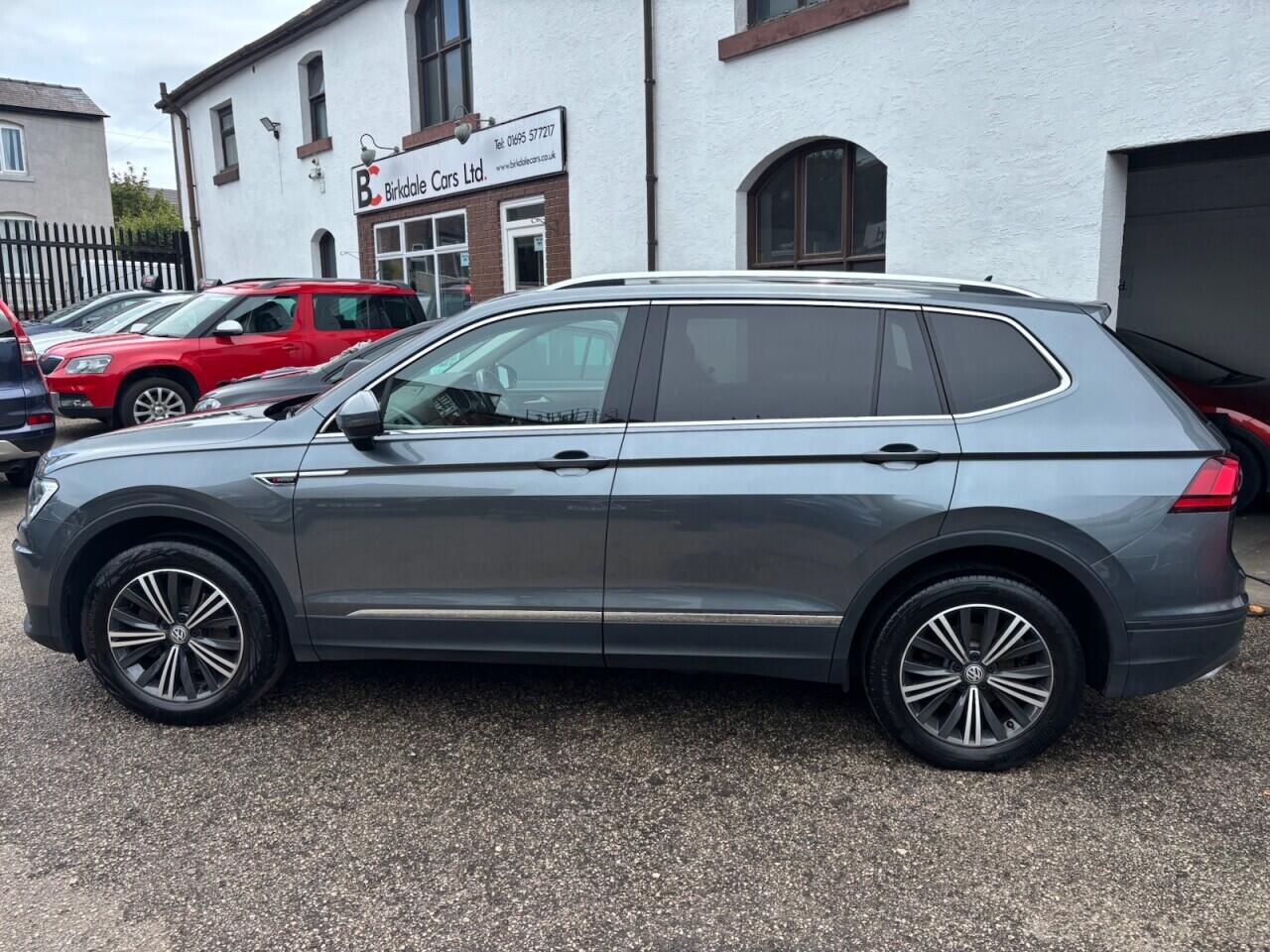 Volkswagen Tiguan Allspace view 7
