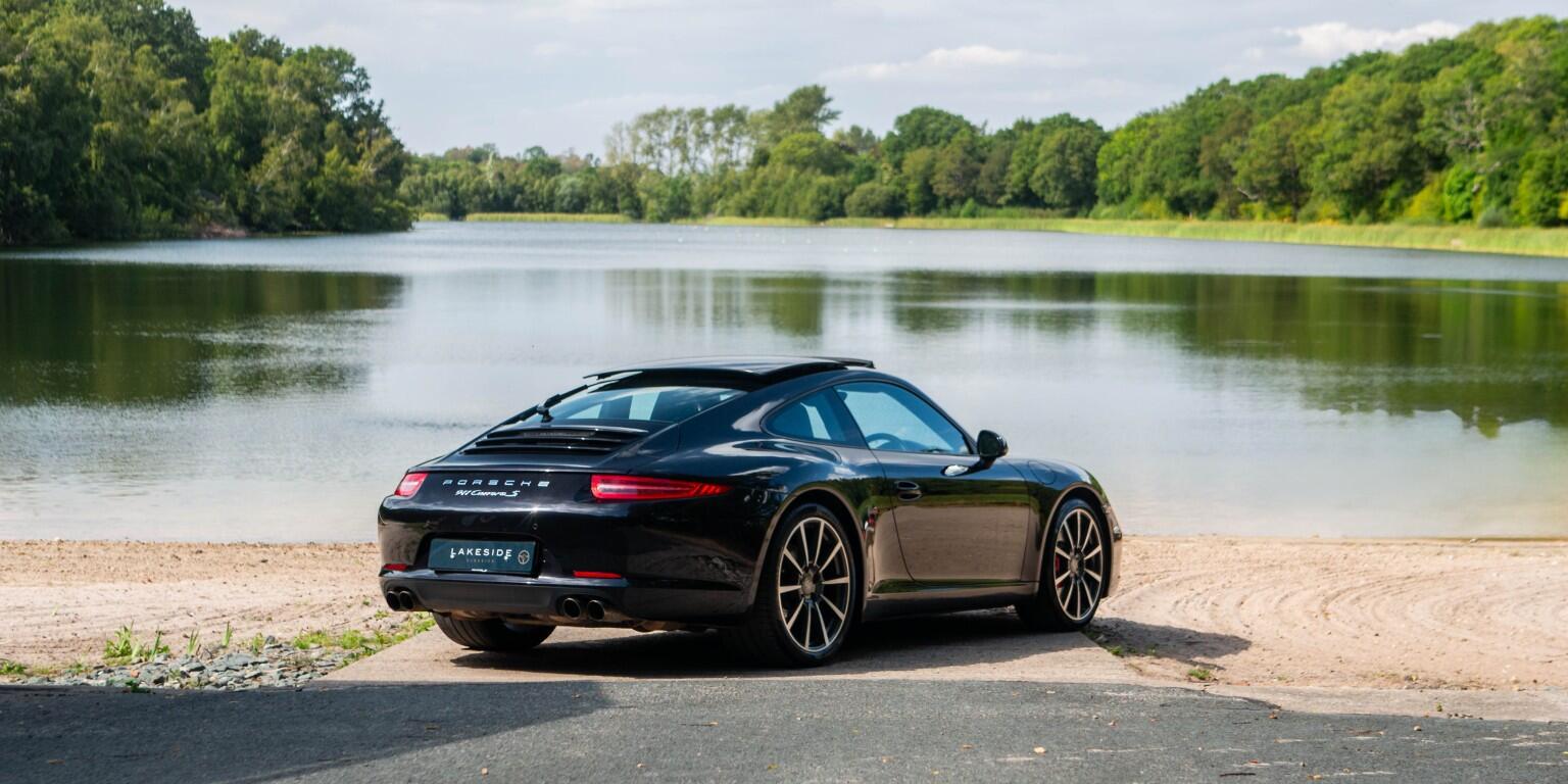 Porsche 911 view 6