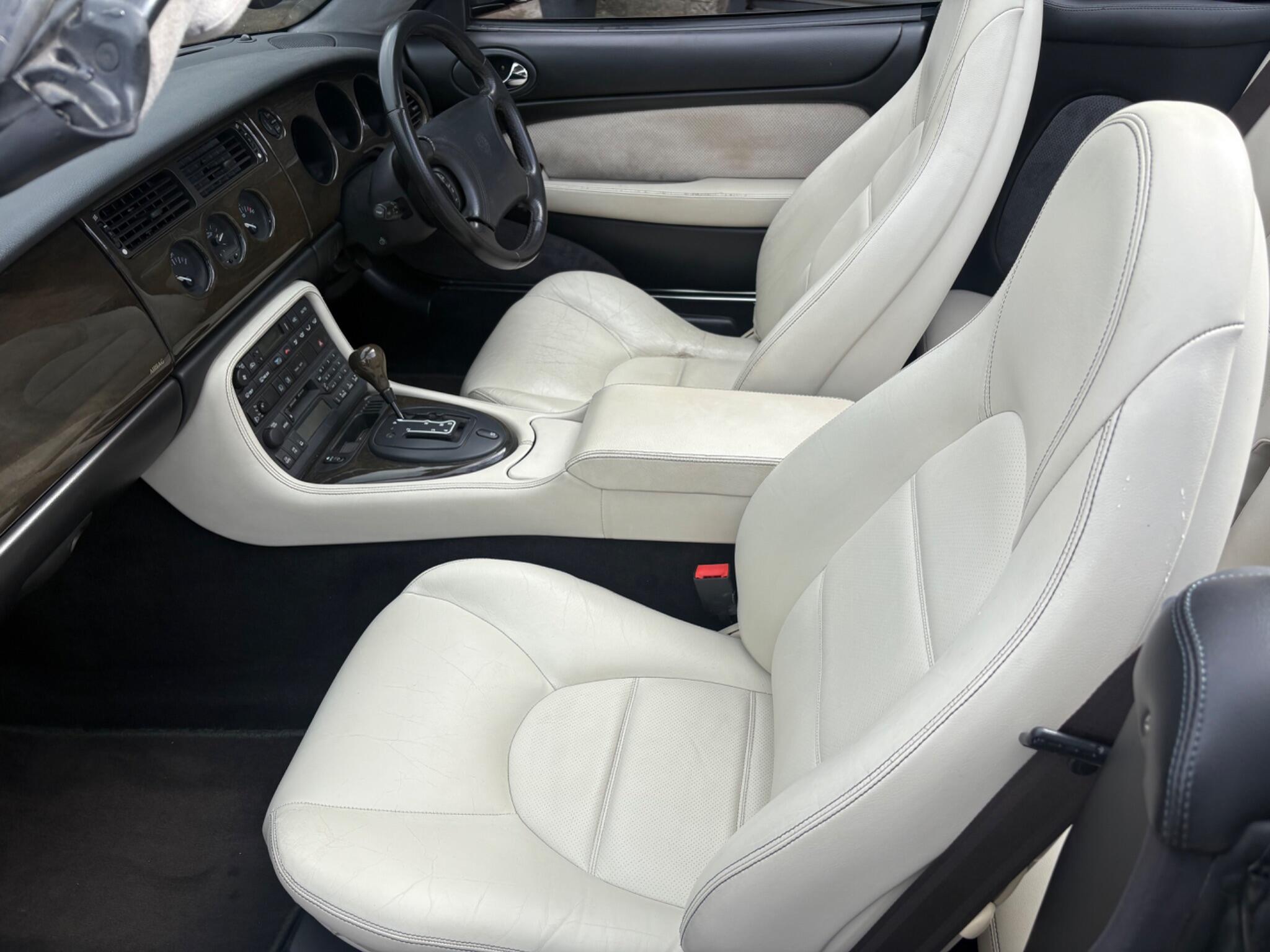 Jaguar XK8 view 29
