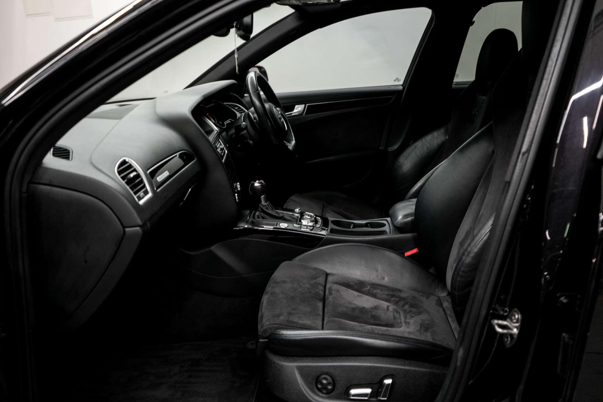 Audi RS4 view 25