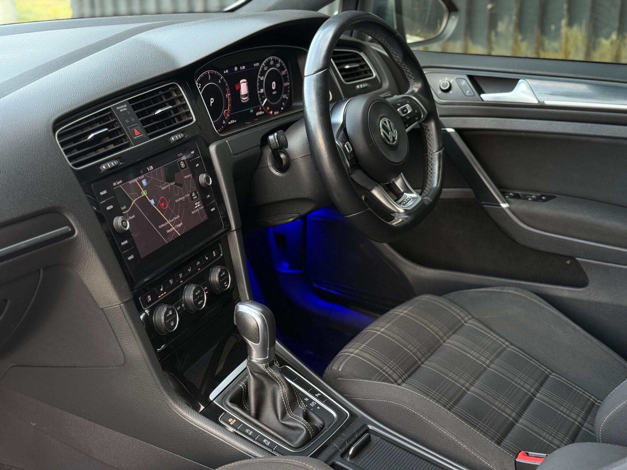 Volkswagen Golf view 18