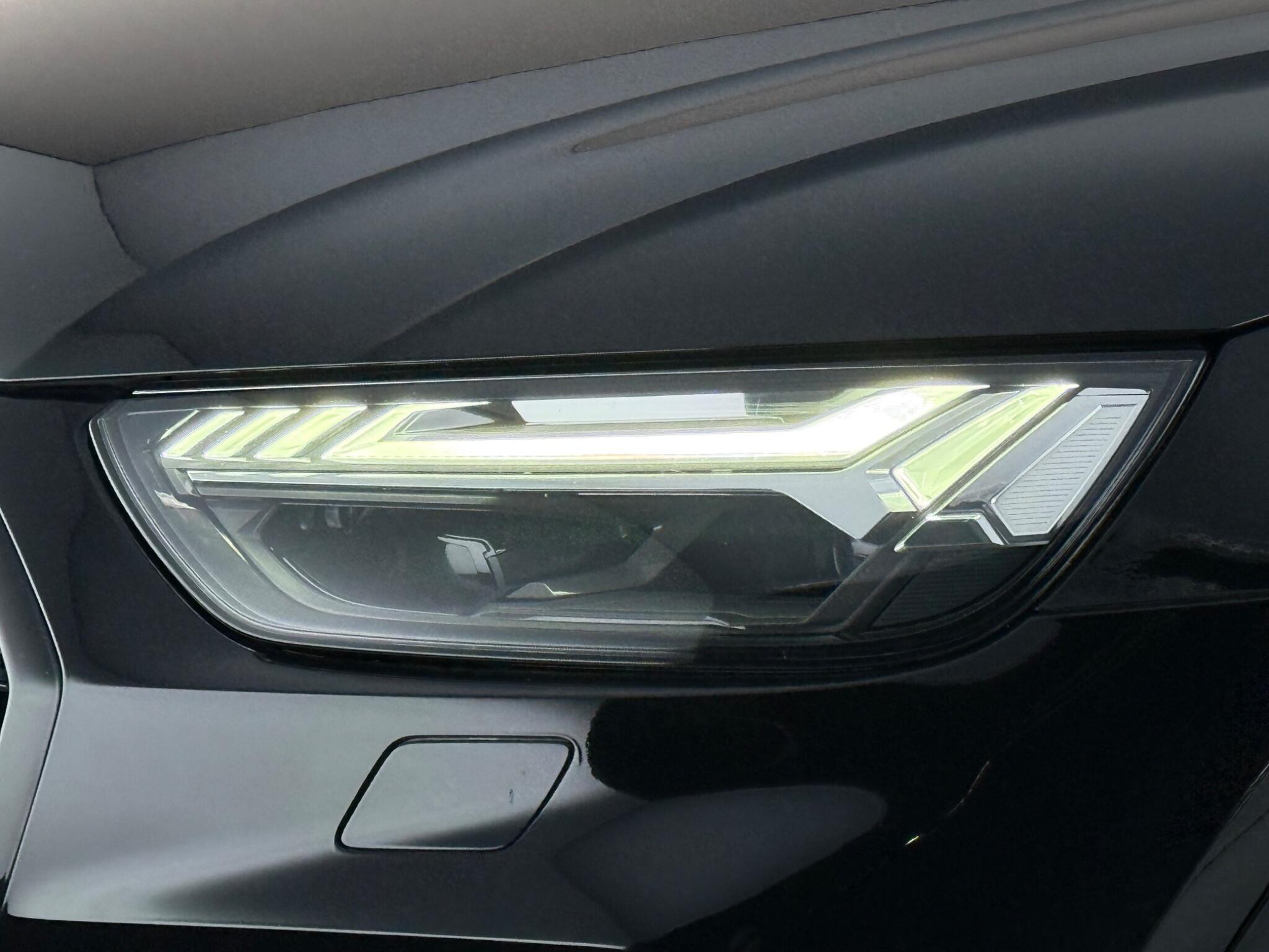 Audi Q5 view 13