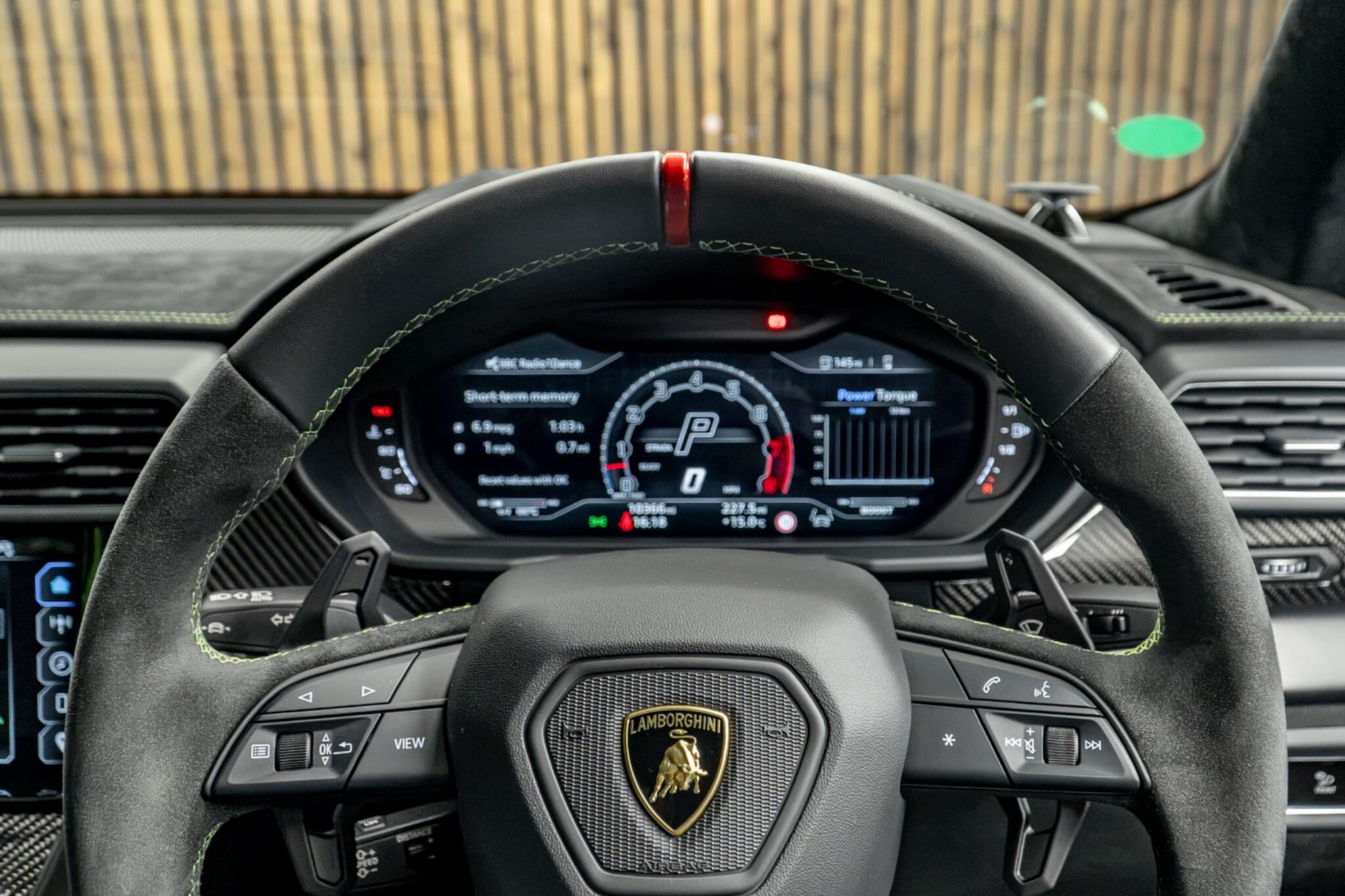Lamborghini Urus view 32