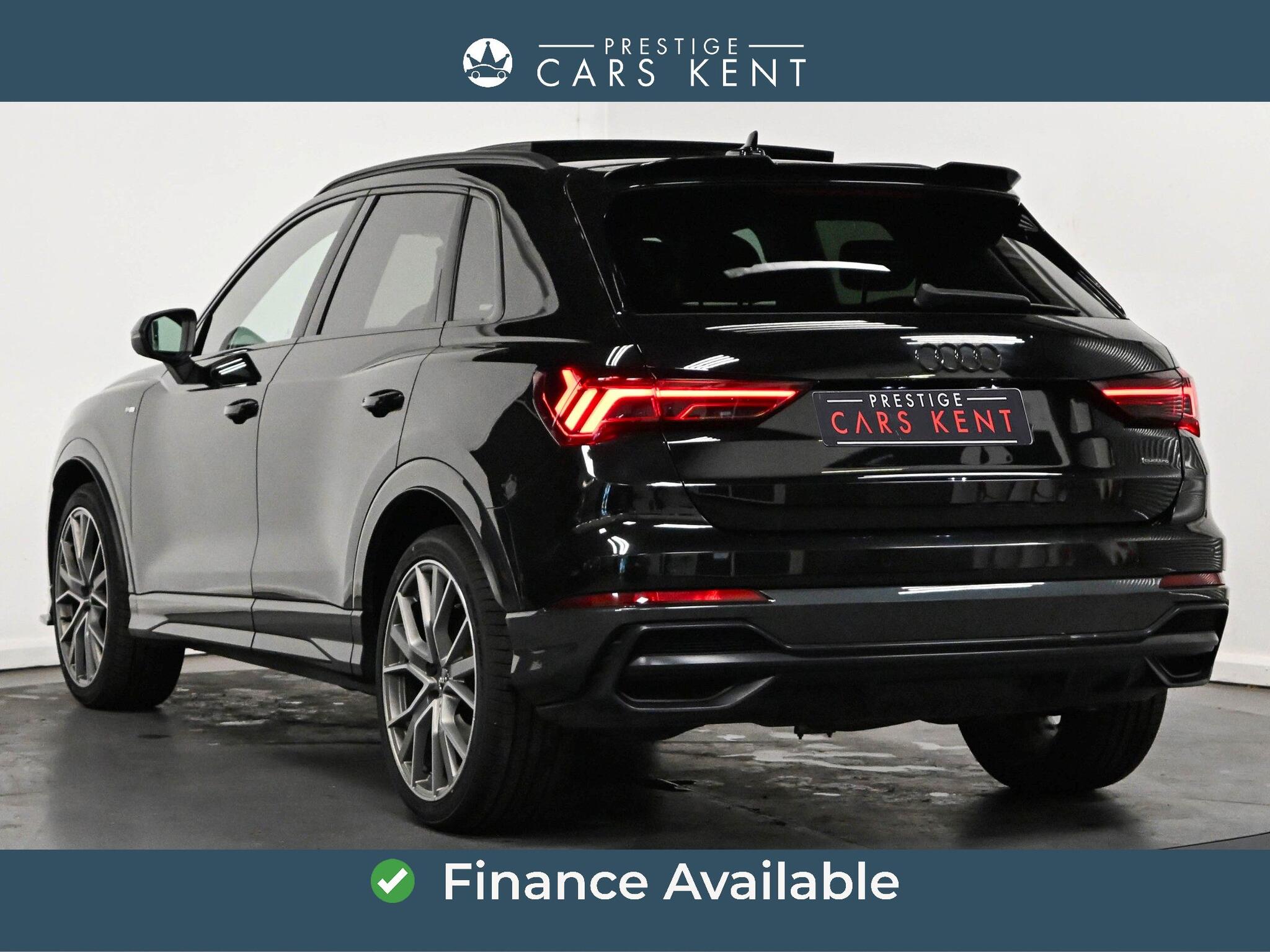 Audi Q3 view 3